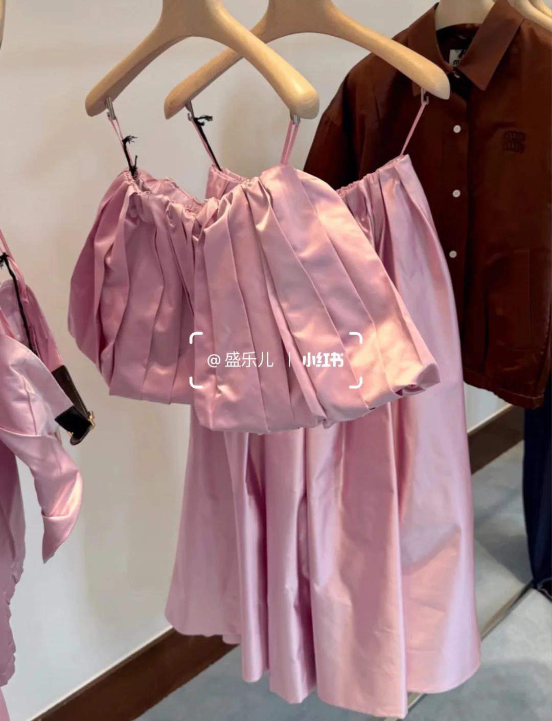 Куртки И Пуховики Женские Miu Miu 17733579