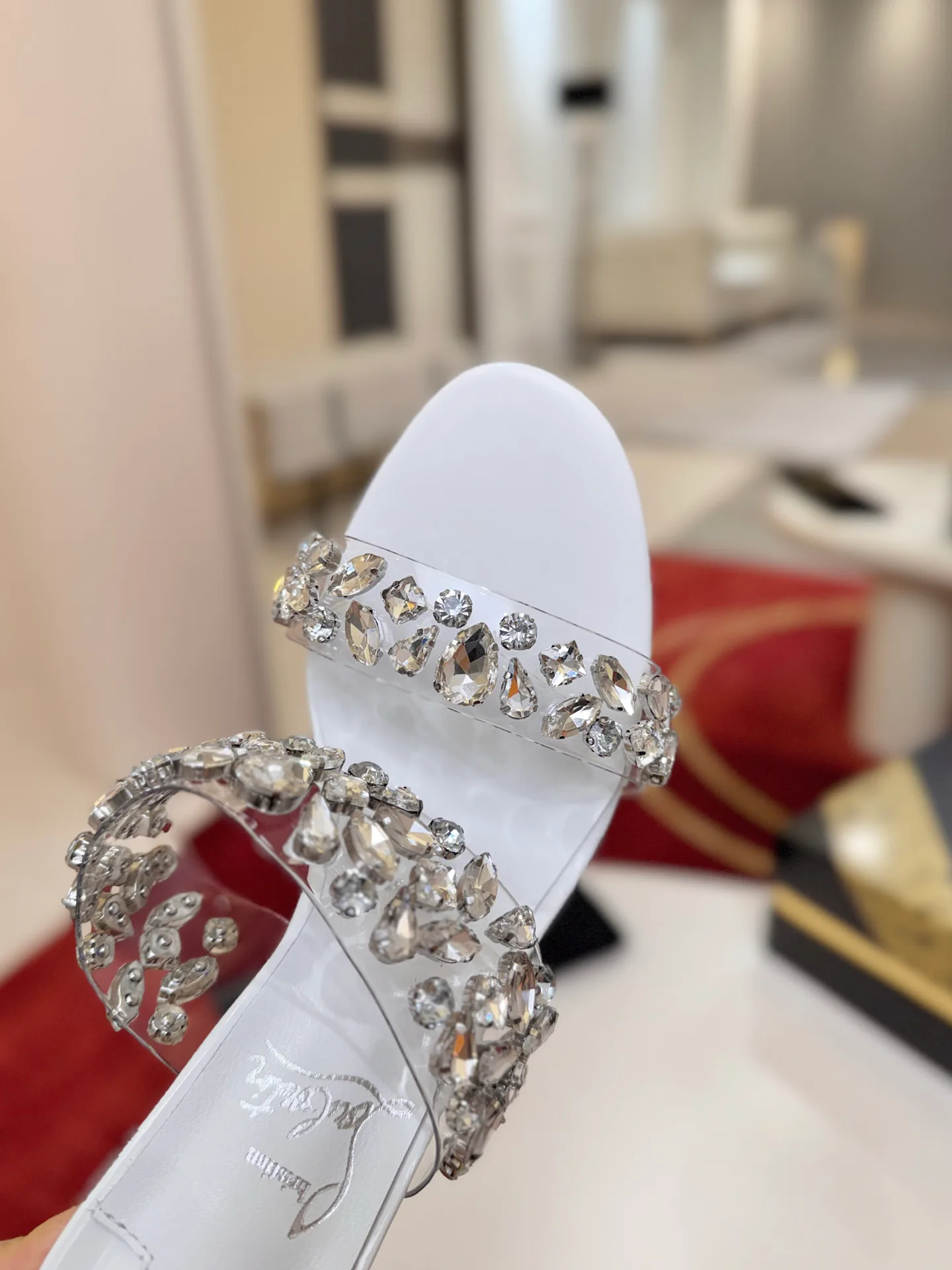 Босоножки Женские Christian Louboutin 18549159