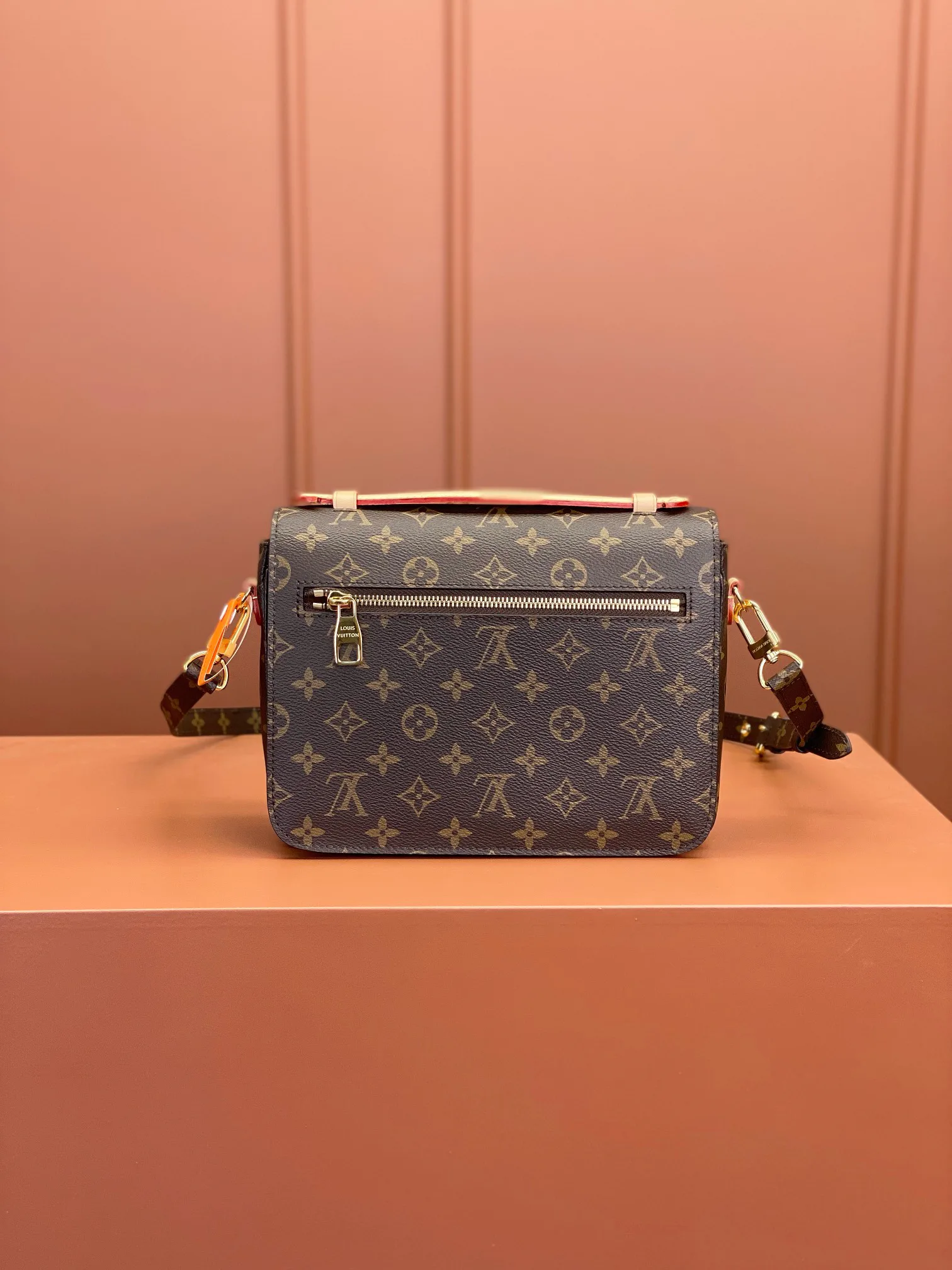 Классические Сумки Женские Louis Vuitton 11869536