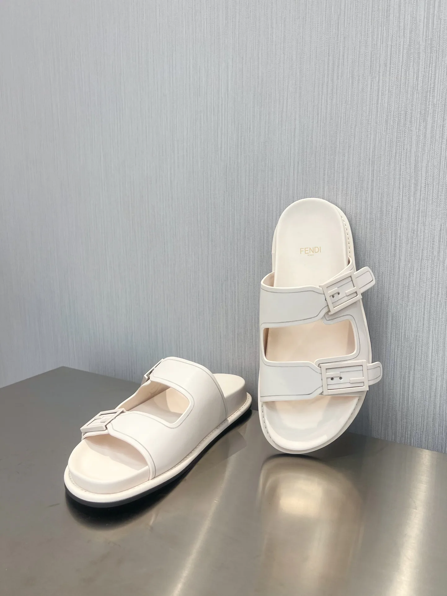 Шлепанцы Женские Fendi 22522