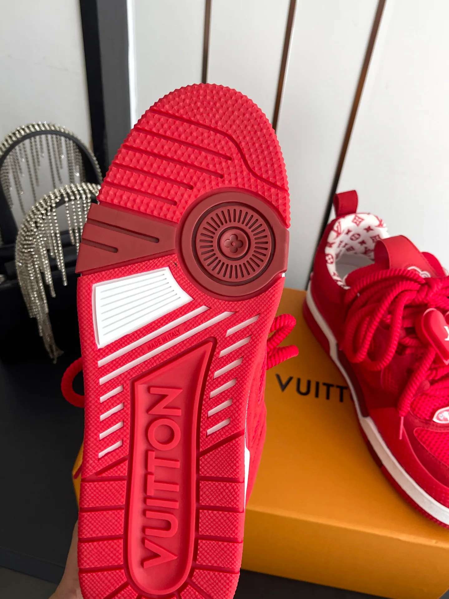 Кроссовки Женские Louis Vuitton 17554384