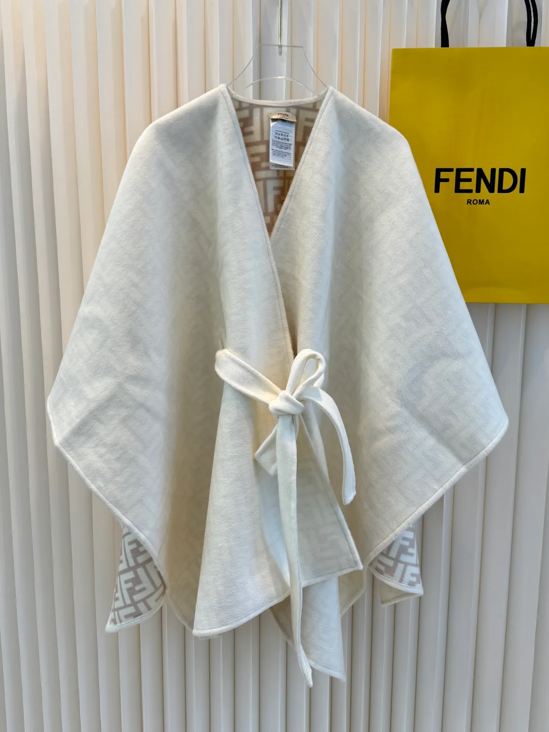 Пальто Женские Fendi 18980919