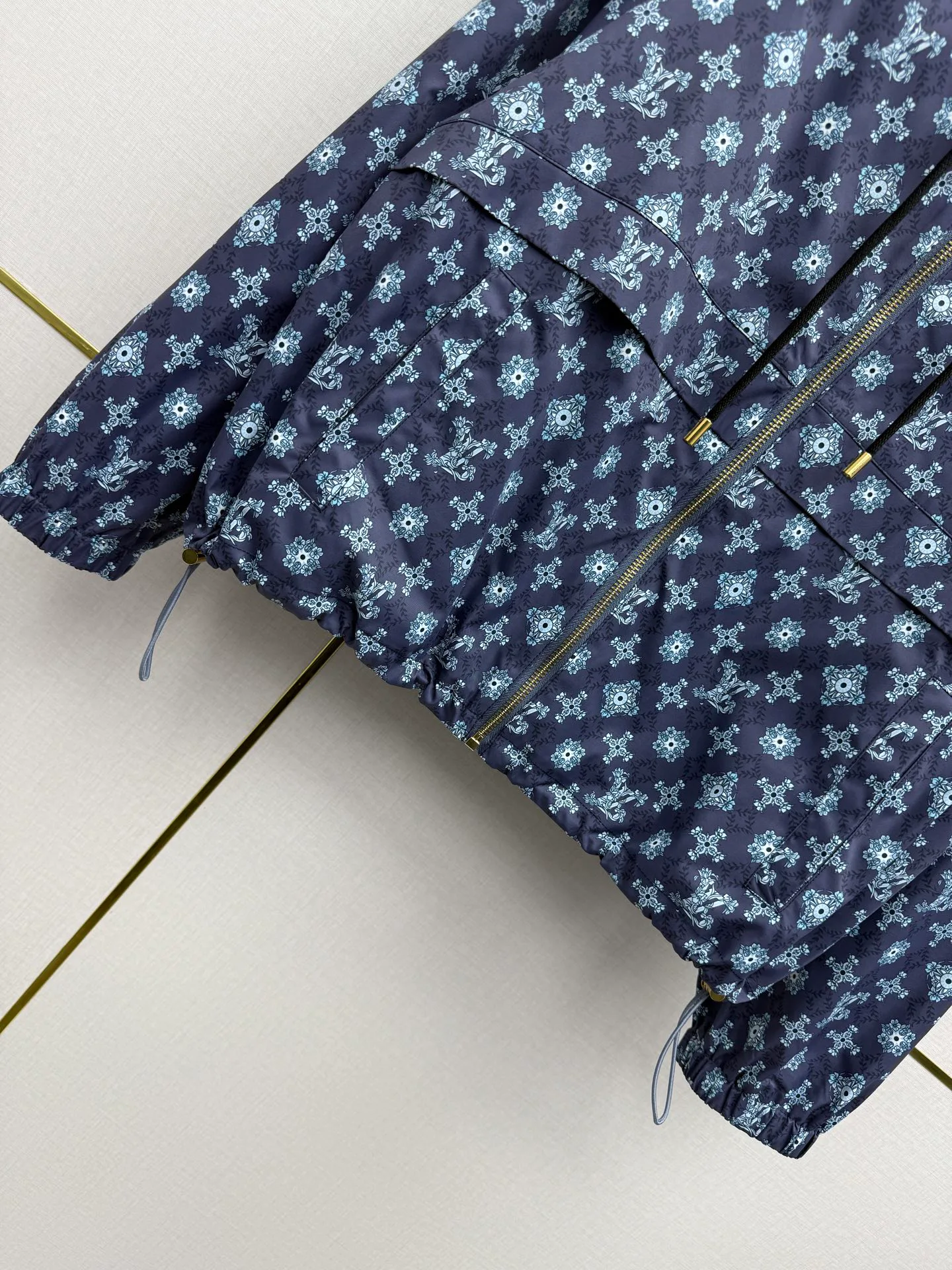 Куртки И Пуховики Женские Louis Vuitton 12868374