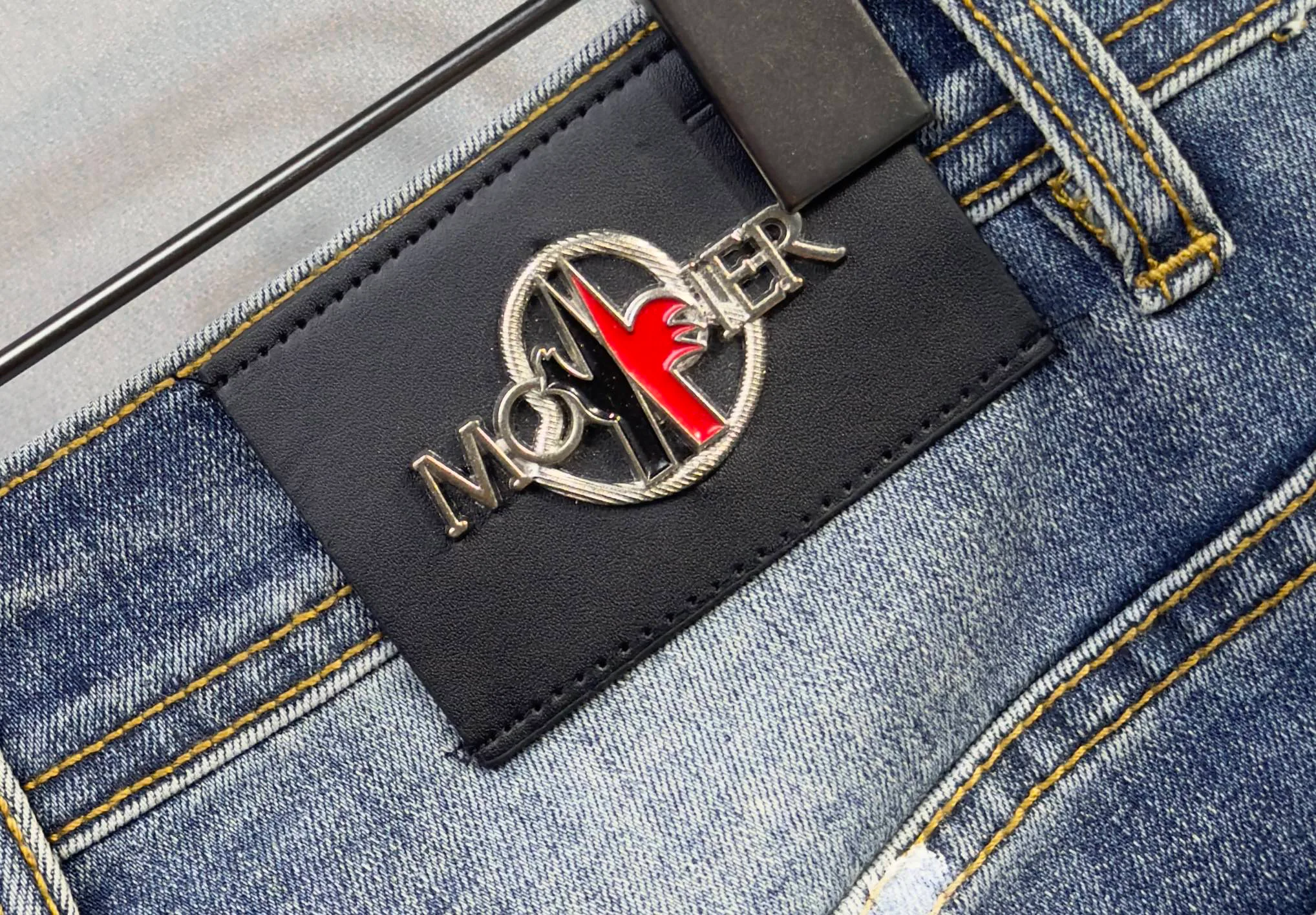 Джинсы Мужские Moncler 18098372