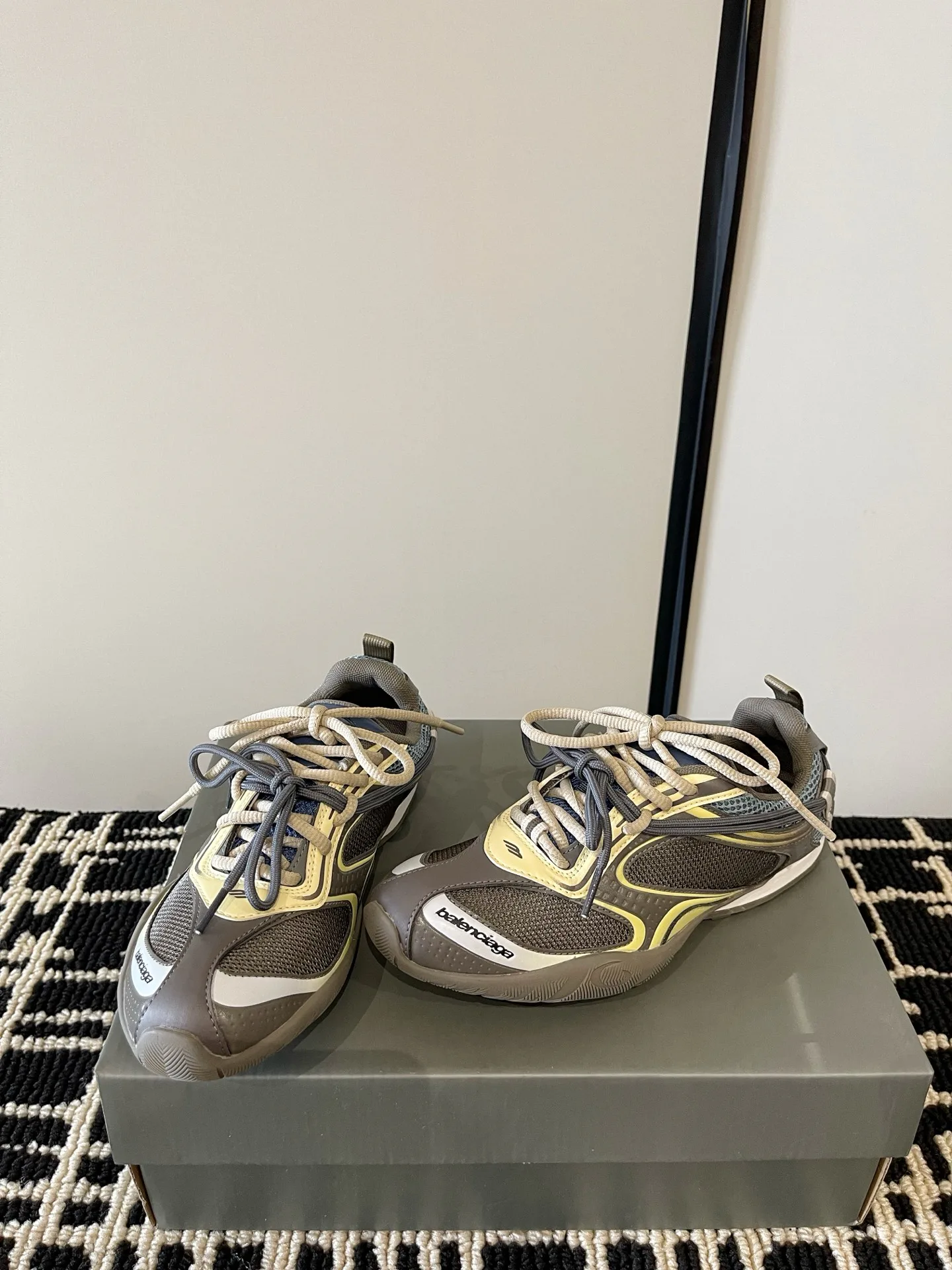 Кроссовки Женские Balenciaga 18386313