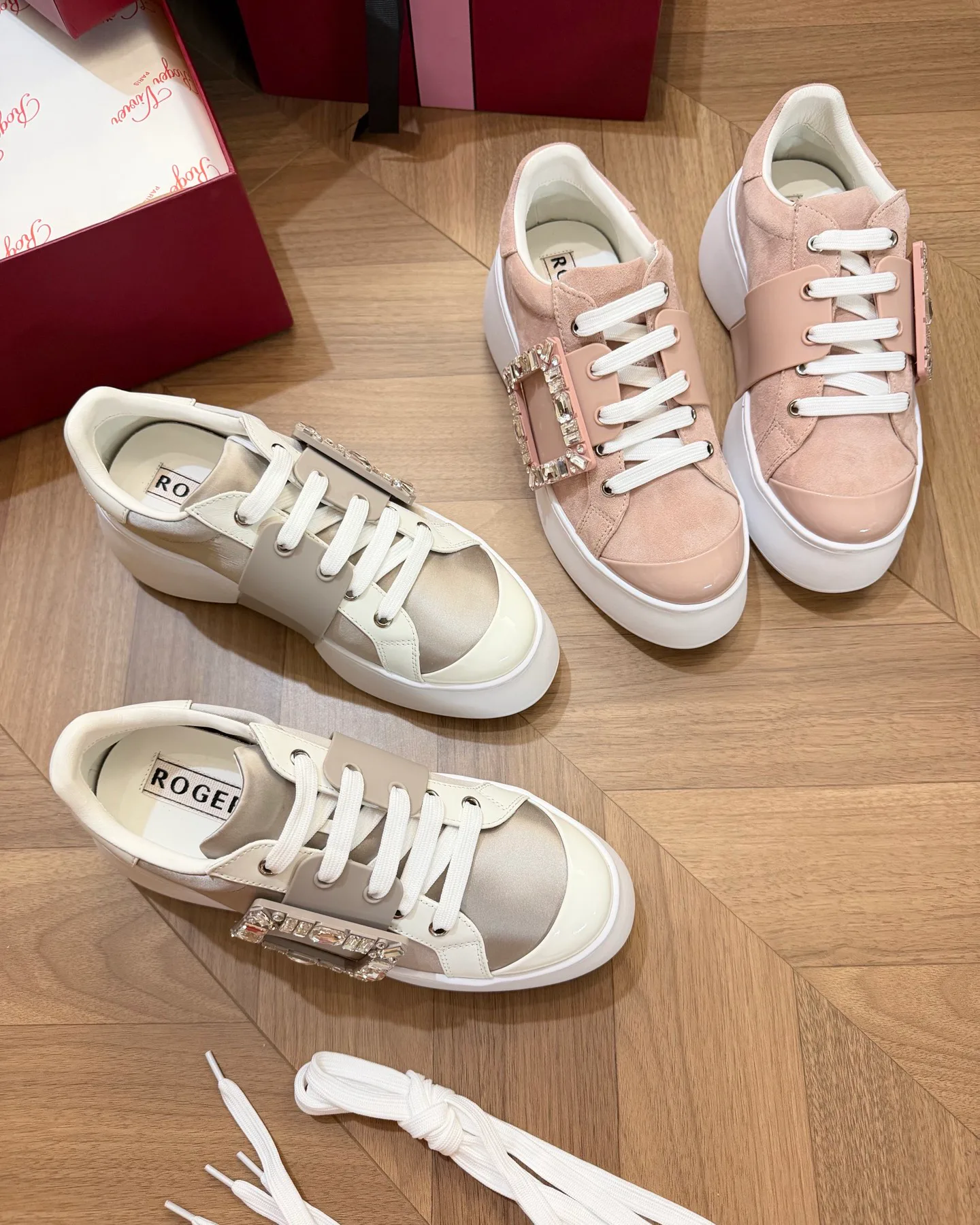 Кроссовки Женские Roger Vivier 18427939