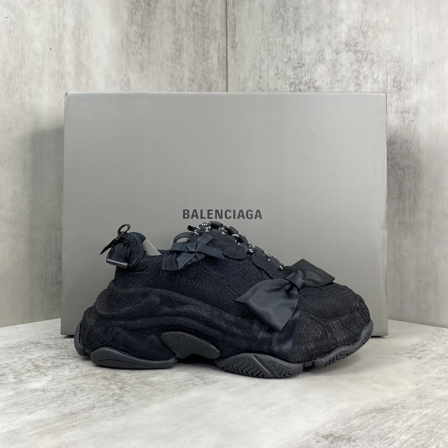 Кроссовки Женские Balenciaga 18686630