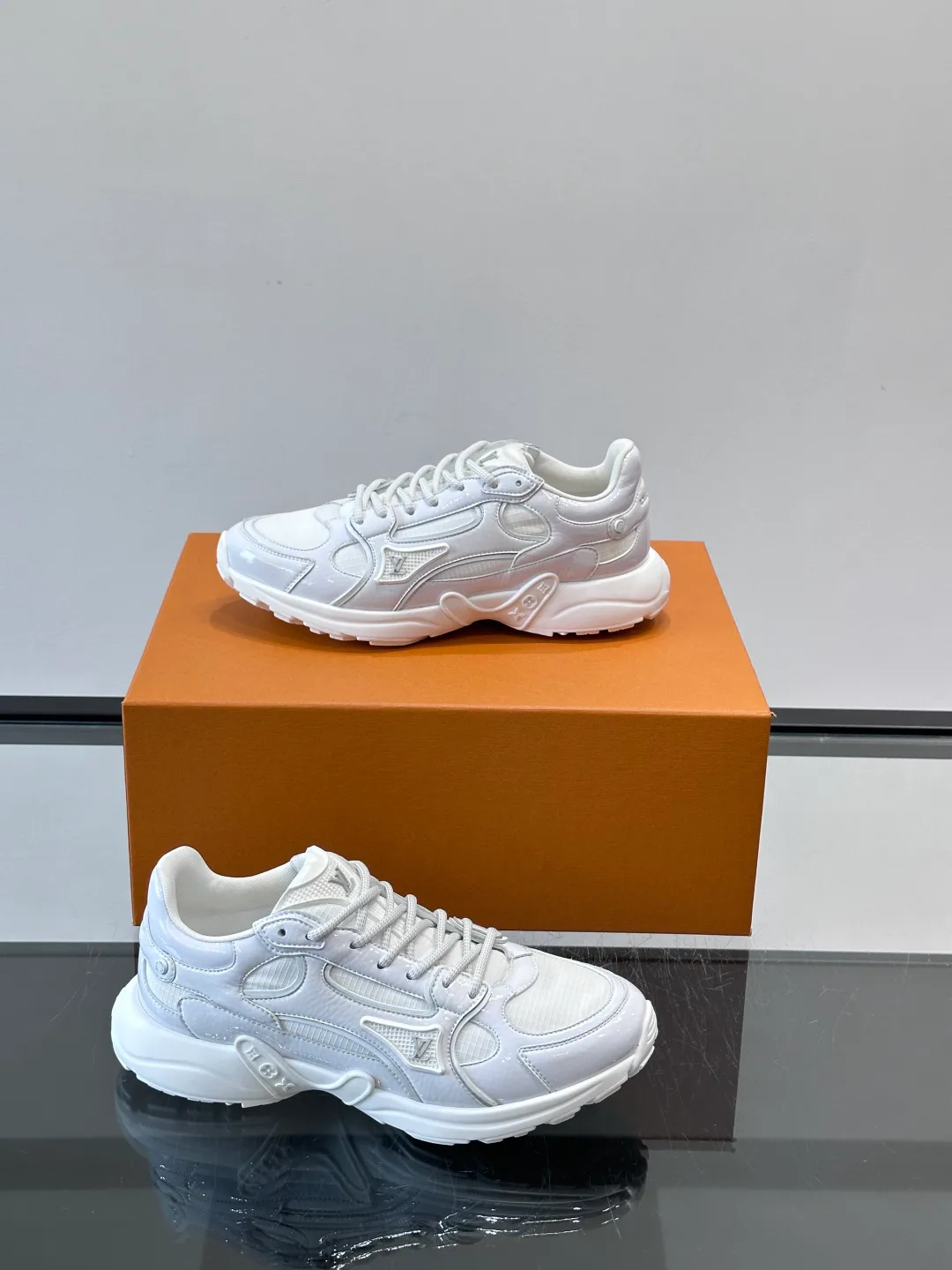 Кроссовки Женские Louis Vuitton 11688775