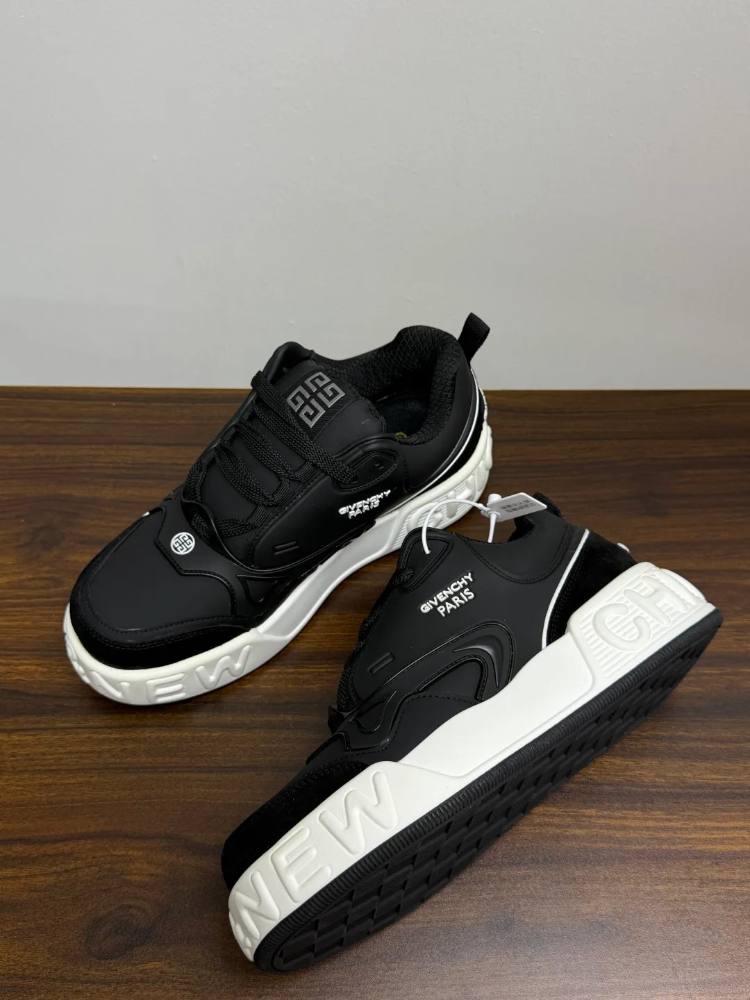 Кроссовки Женские Givenchy 18943106