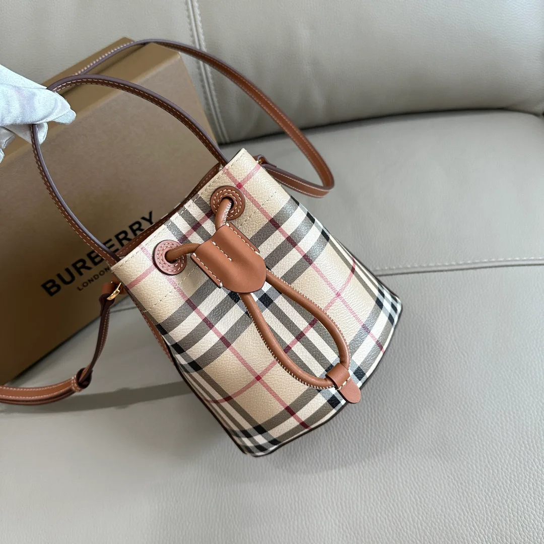 Классические Сумки Женские Burberry 11013024