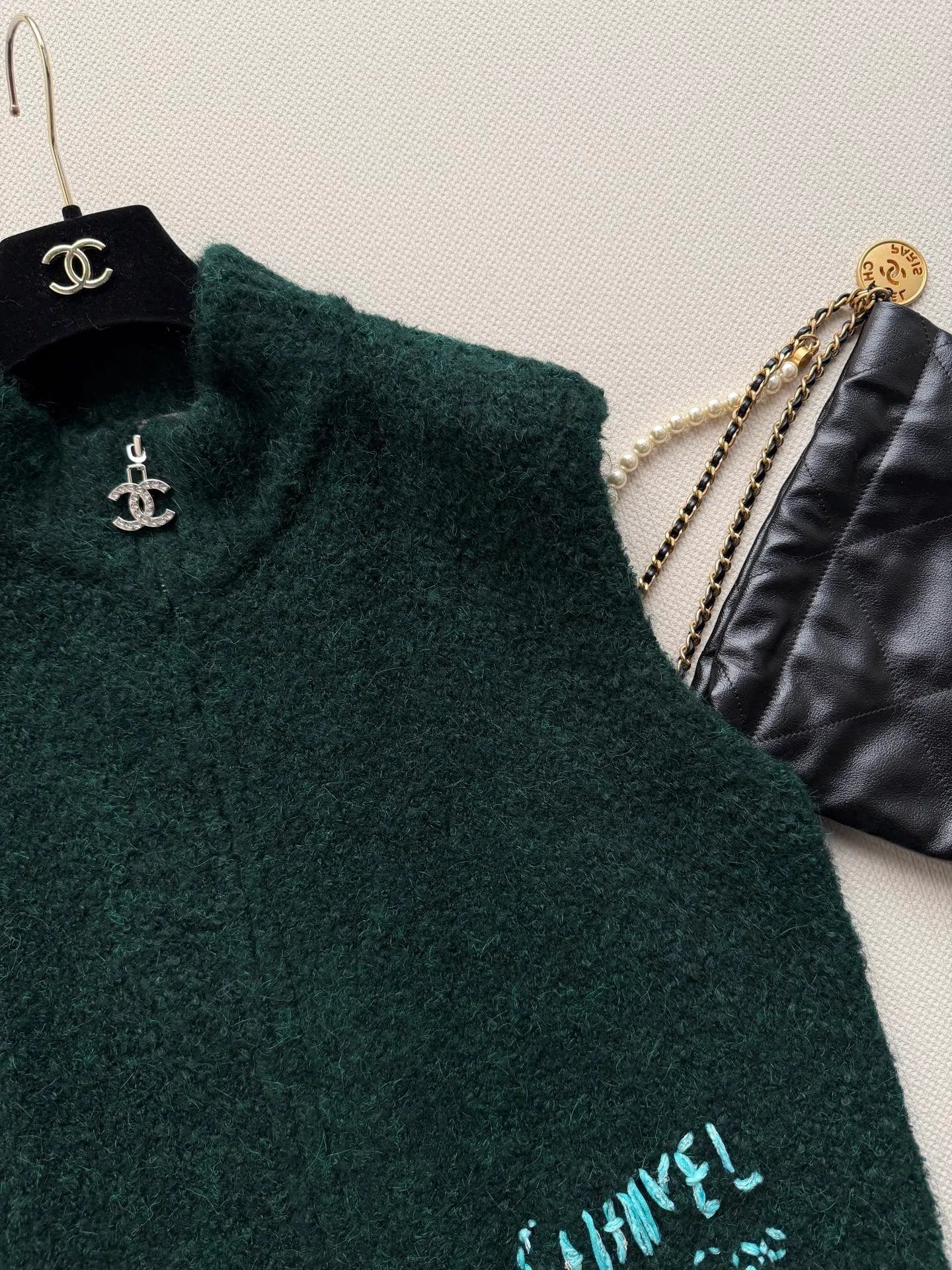 Жилеты Женские Chanel 18015805