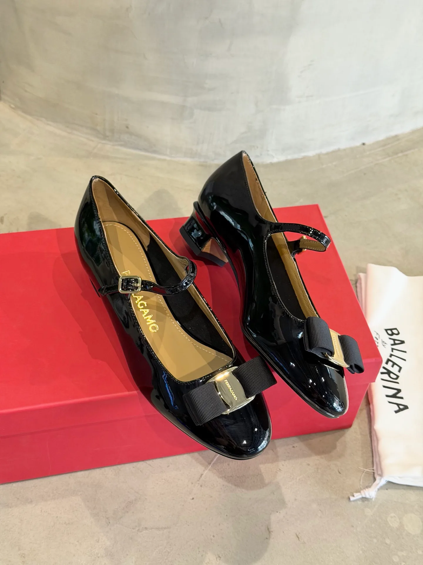 Туфли Женские Salvatore Ferragamo 11675392