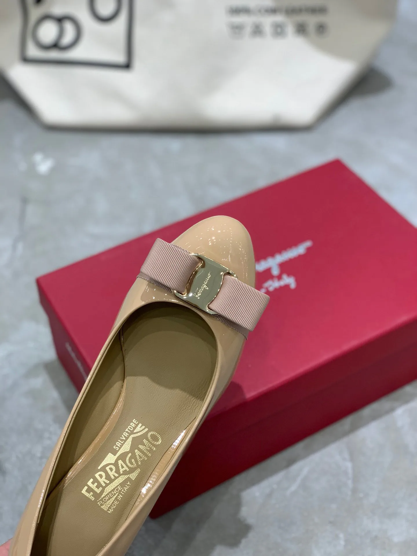 Туфли Женские Salvatore Ferragamo 18340718