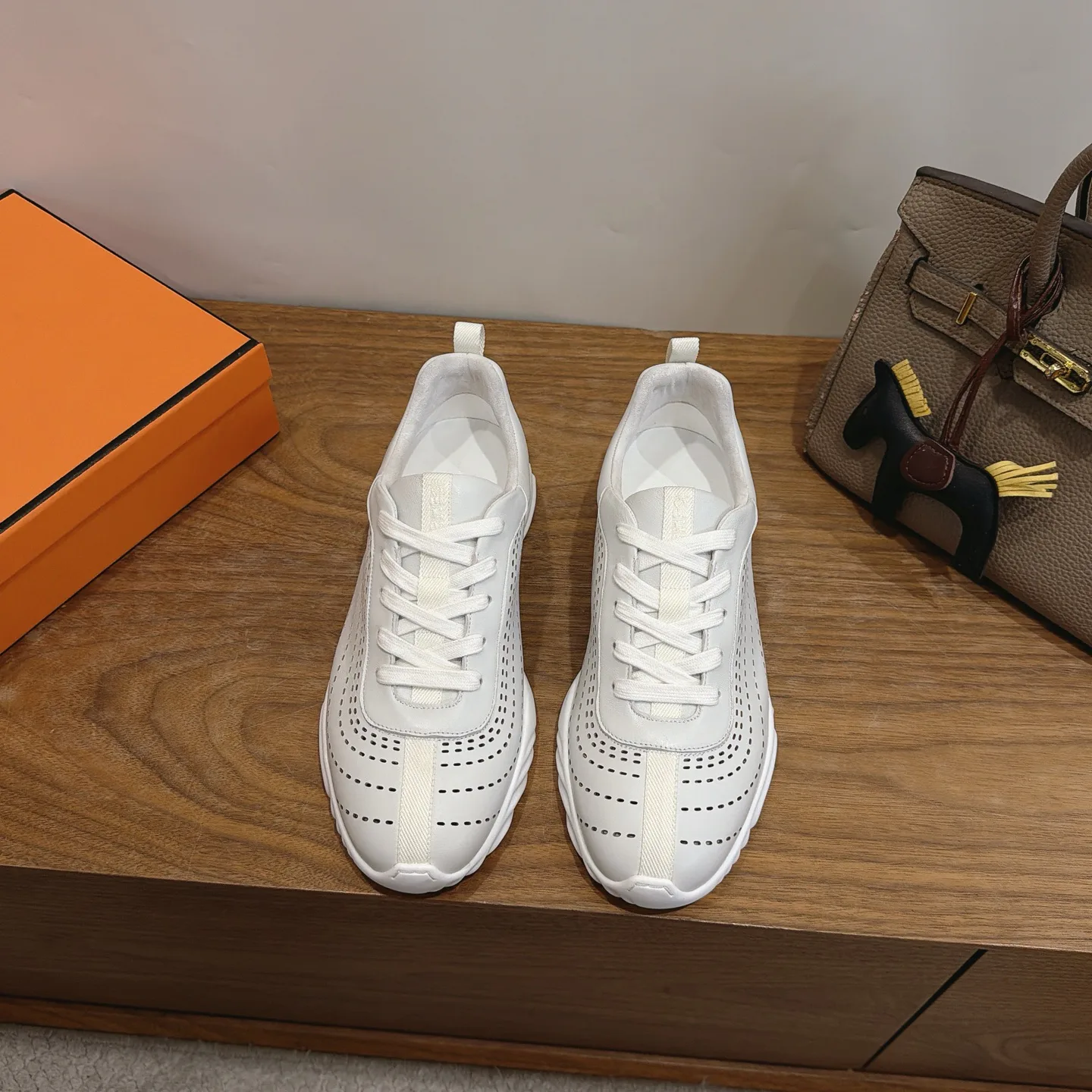 Кроссовки Женские Hermes 18230943