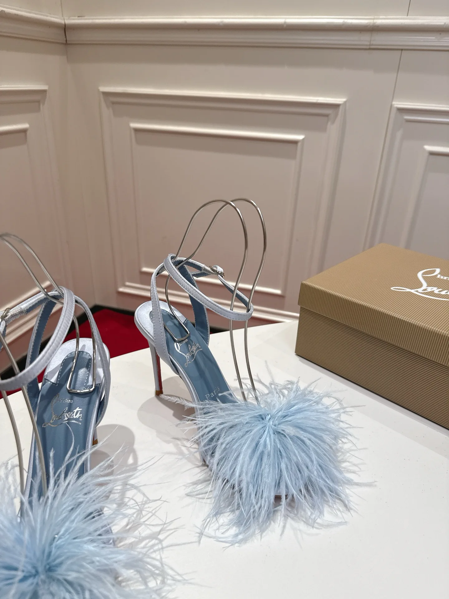 Туфли Женские Christian Louboutin 17057873