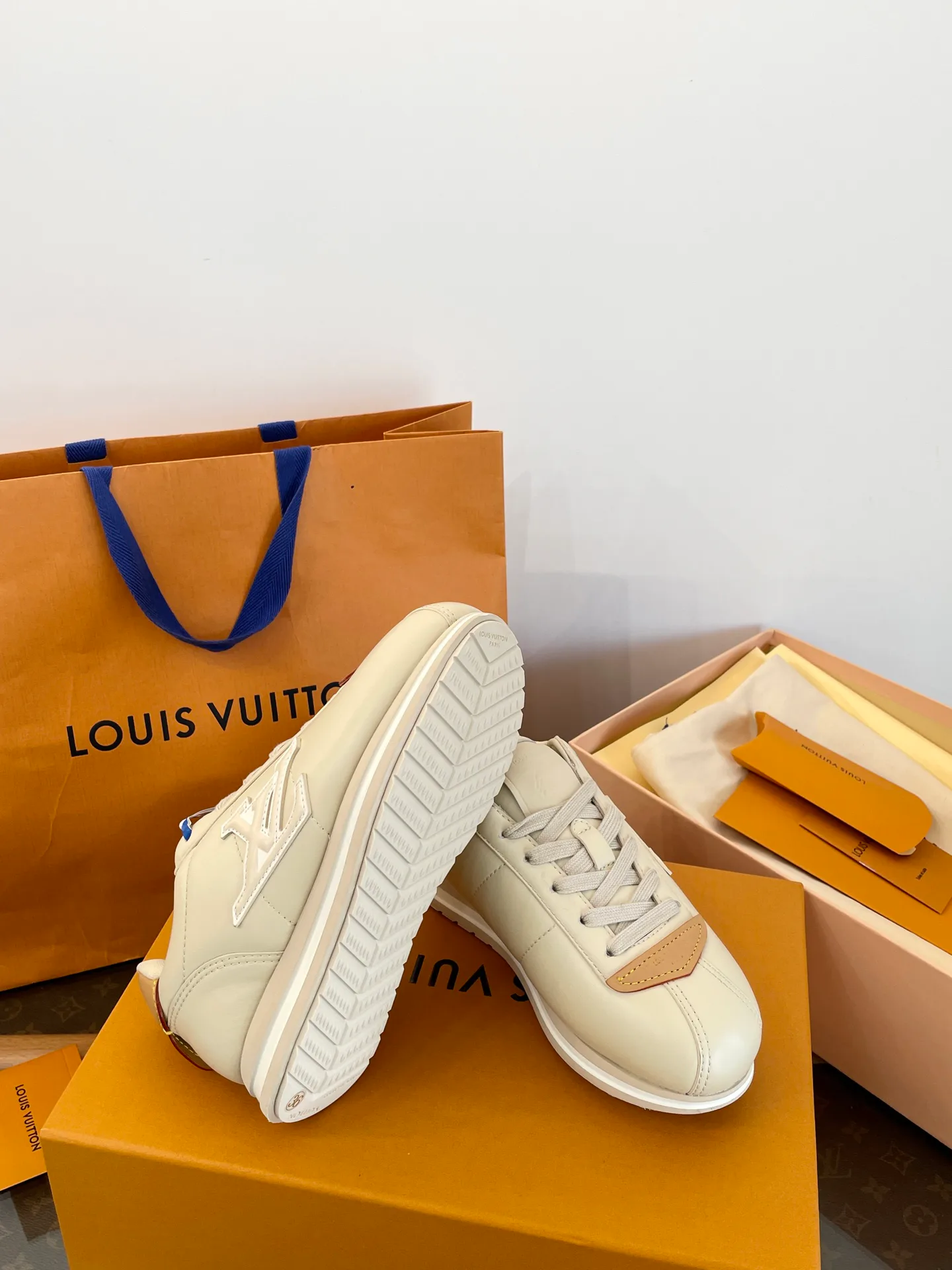 Кроссовки Женские Louis Vuitton 1285143