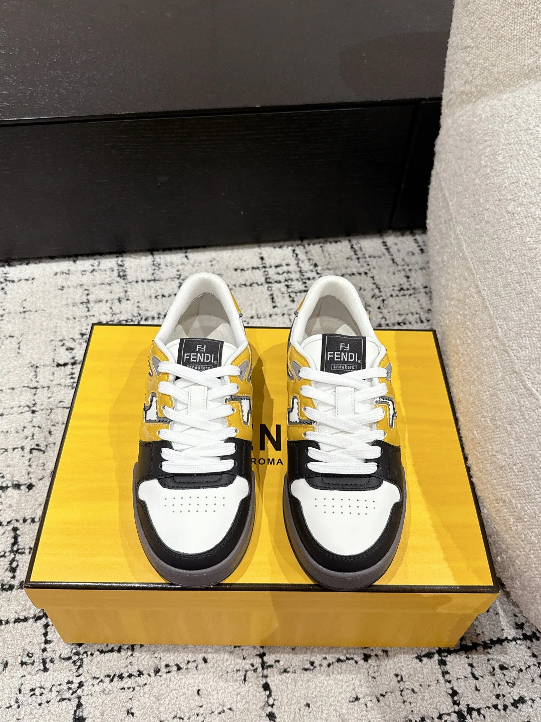 Кроссовки Женские Fendi 904587