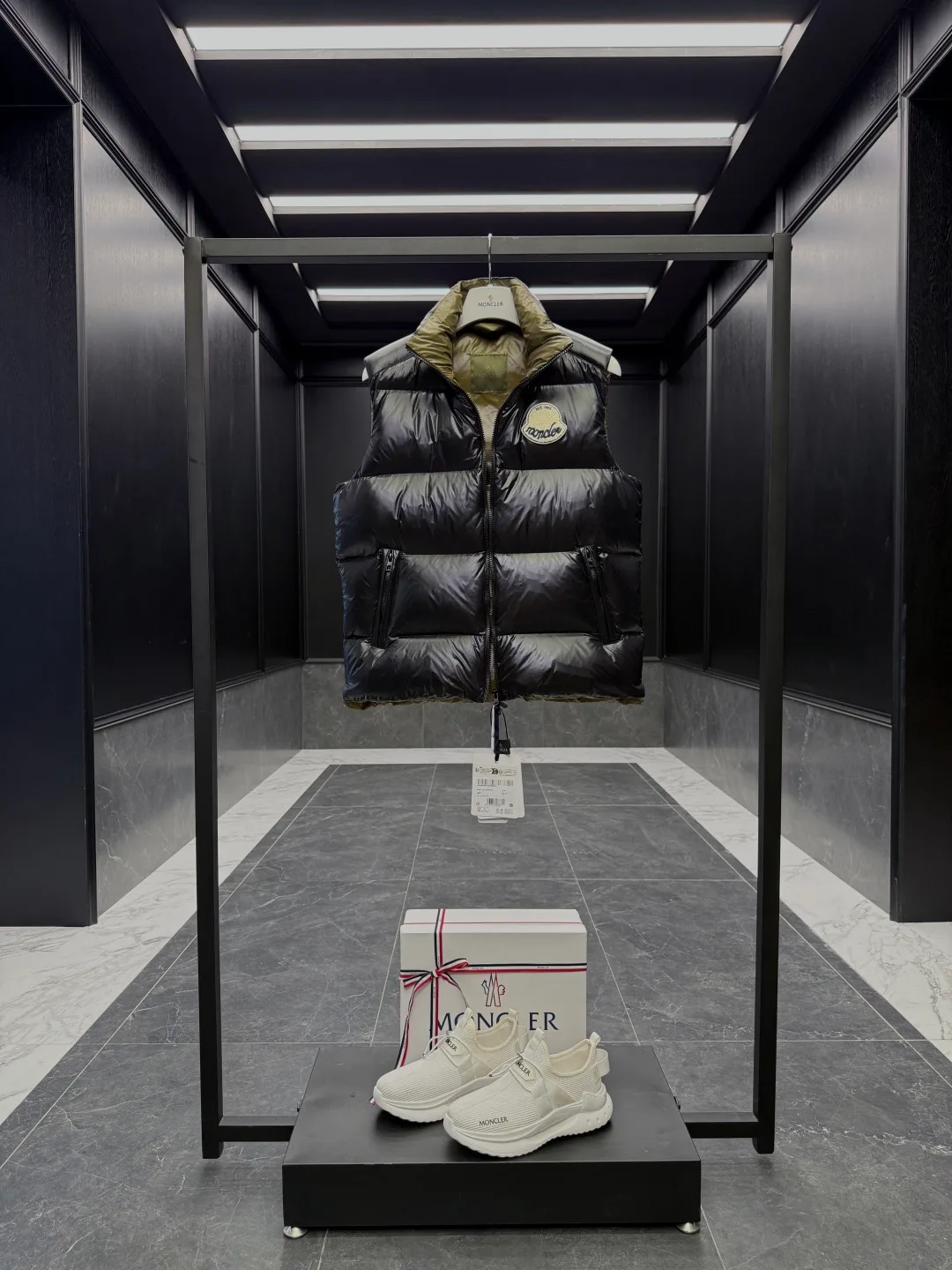 Жилеты Женские Moncler 19004555