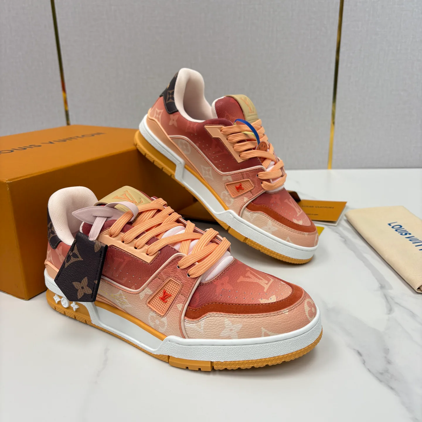 Кроссовки Женские Louis Vuitton 13140855