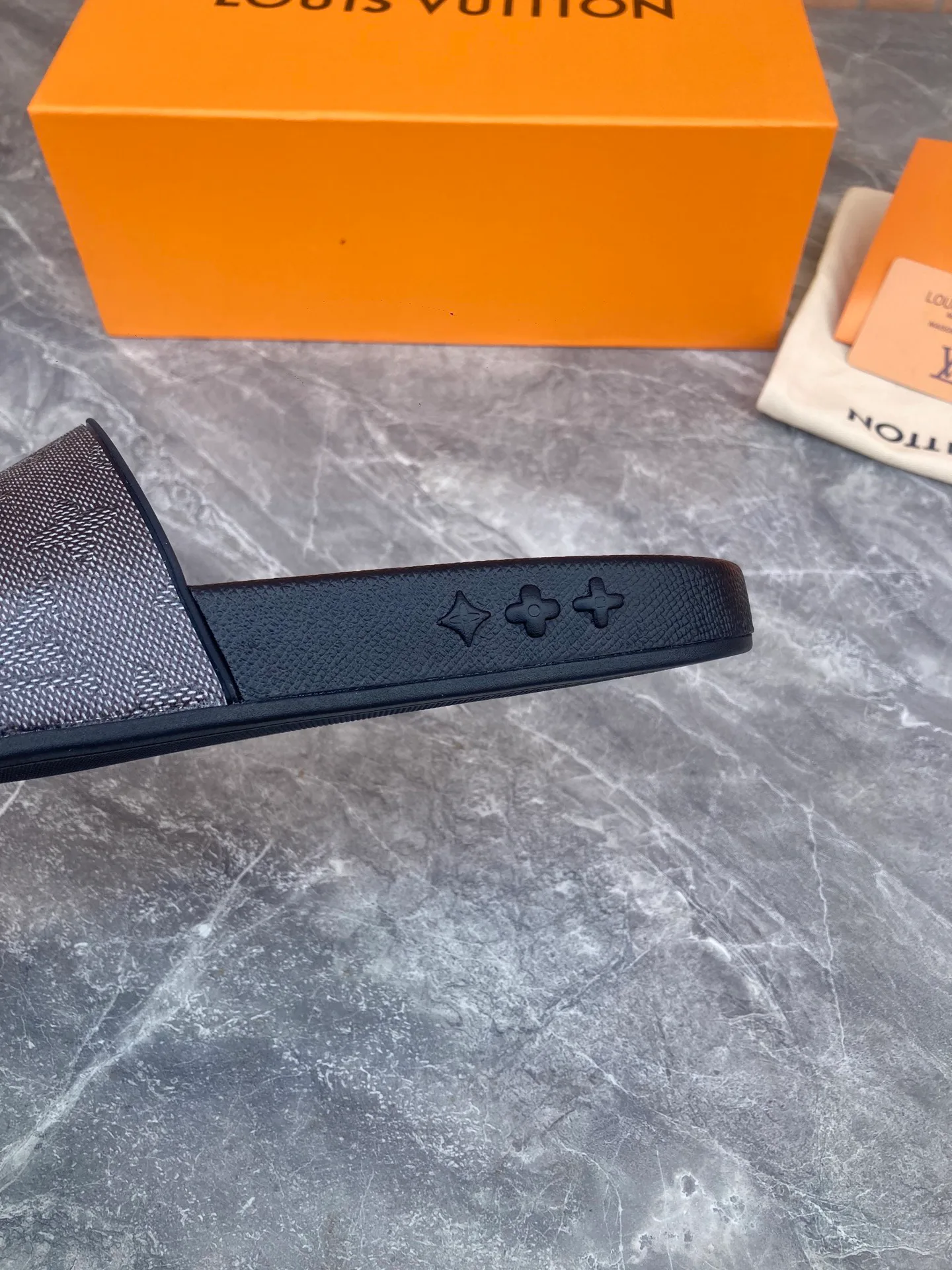 Шлепанцы Женские Louis Vuitton 5879848