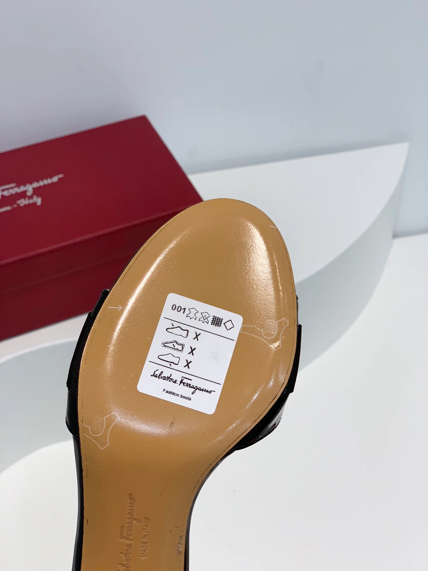 Босоножки Женские Salvatore Ferragamo 17642543