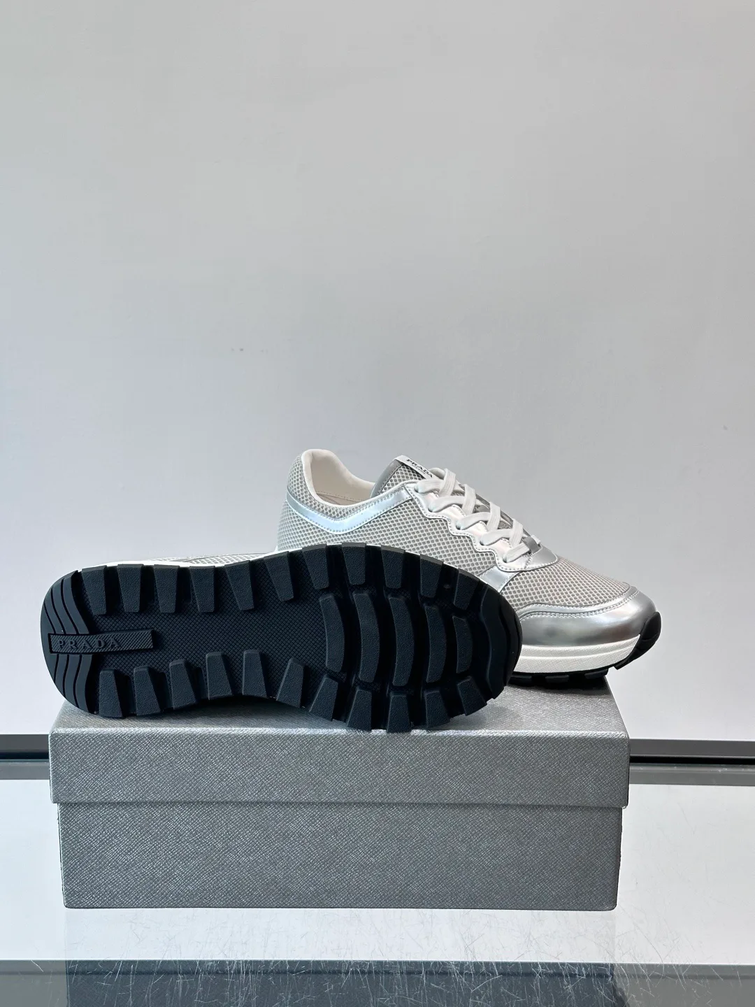 Кроссовки Женские Prada 17349410