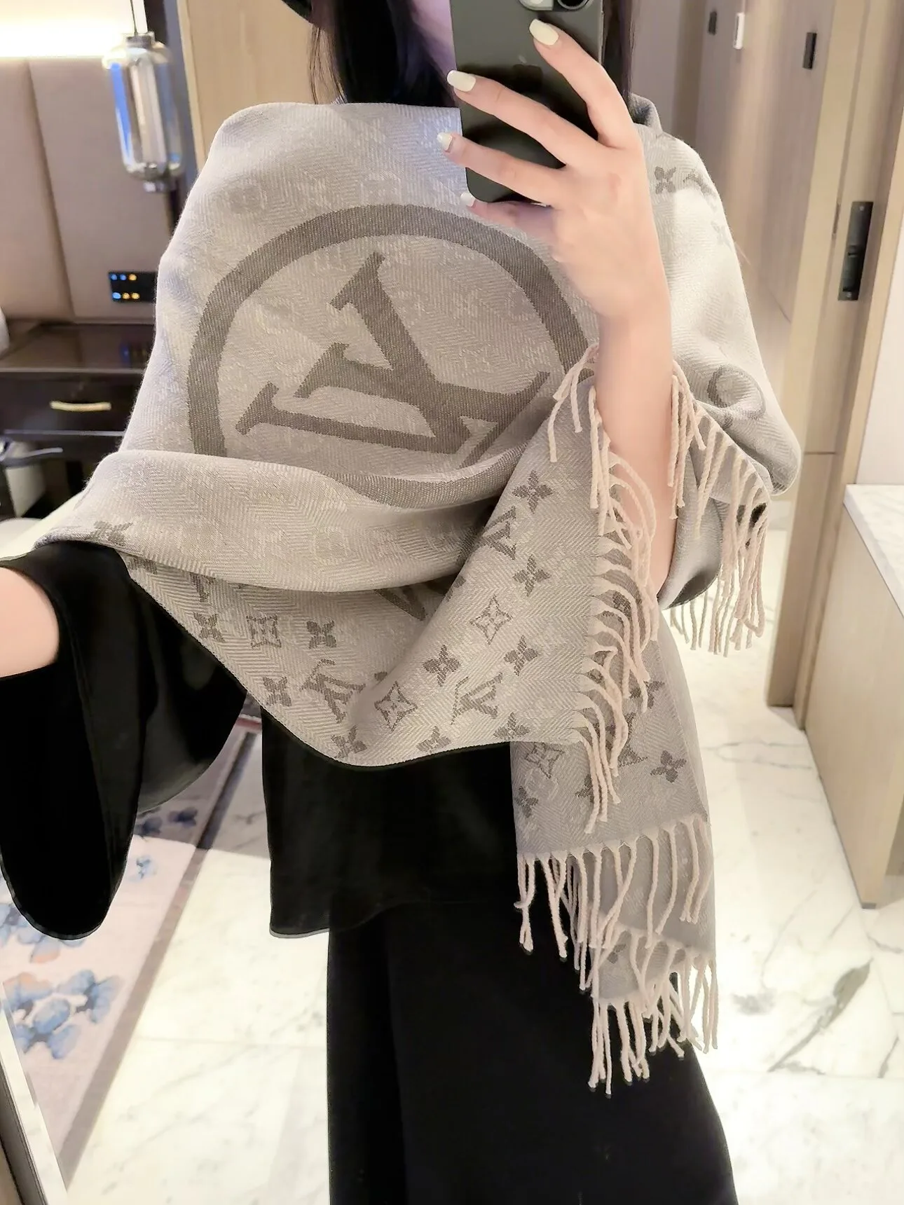 Шарфы Louis Vuitton 18322561