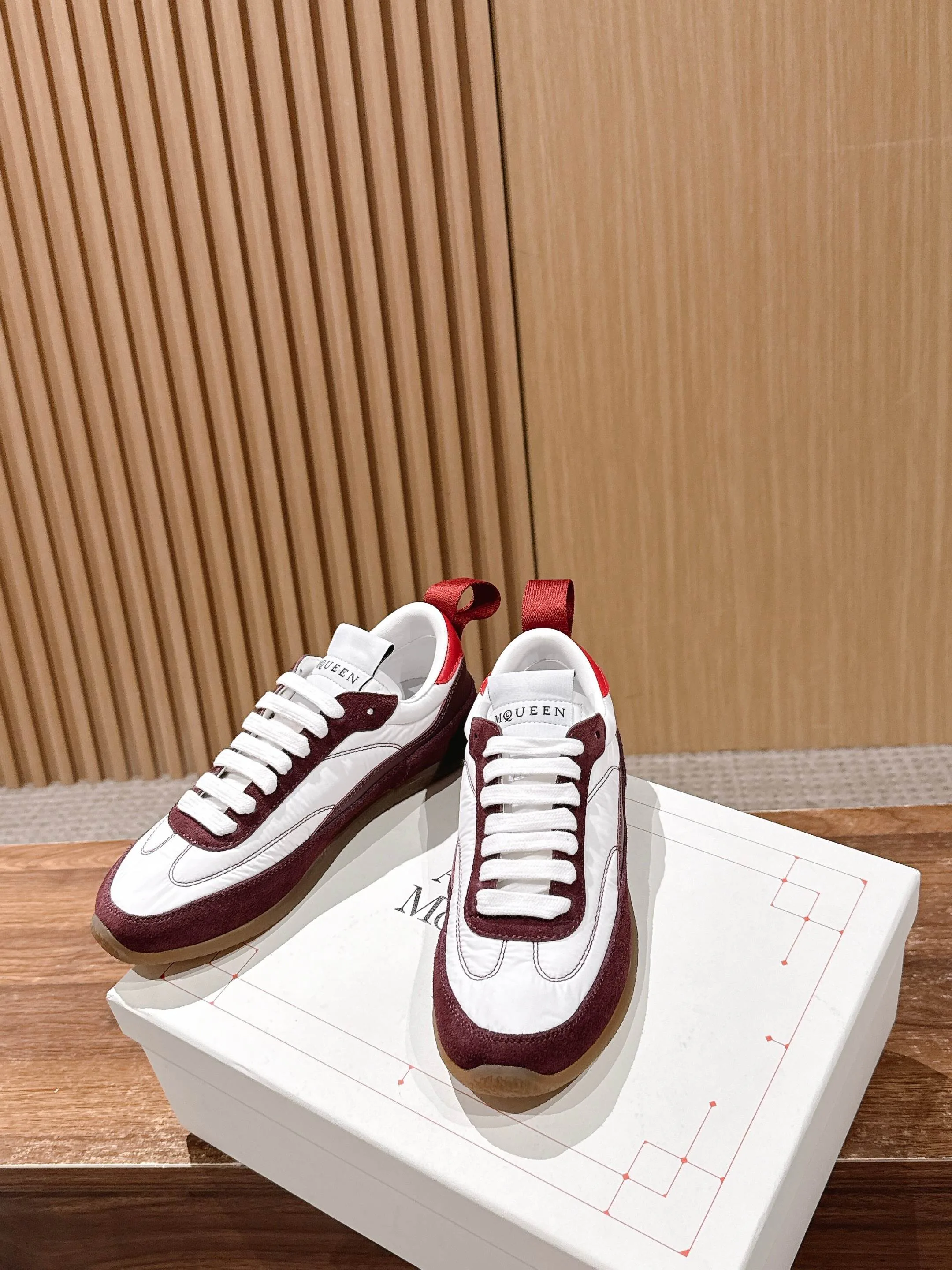 Кроссовки Женские Alexander Mcqueen 1083436