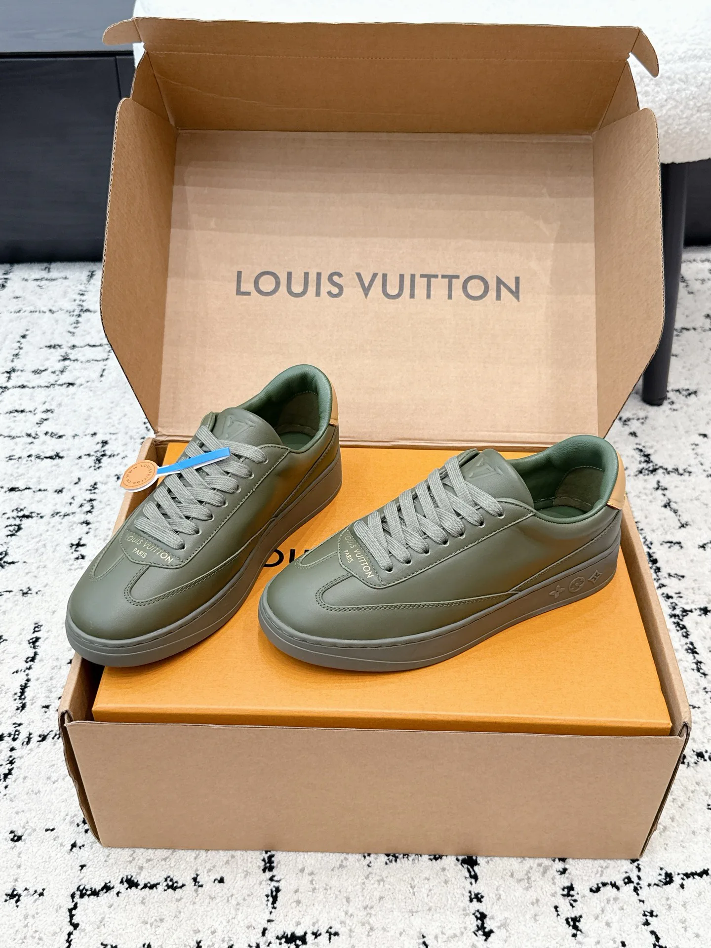 Кроссовки Женские Louis Vuitton 17615668