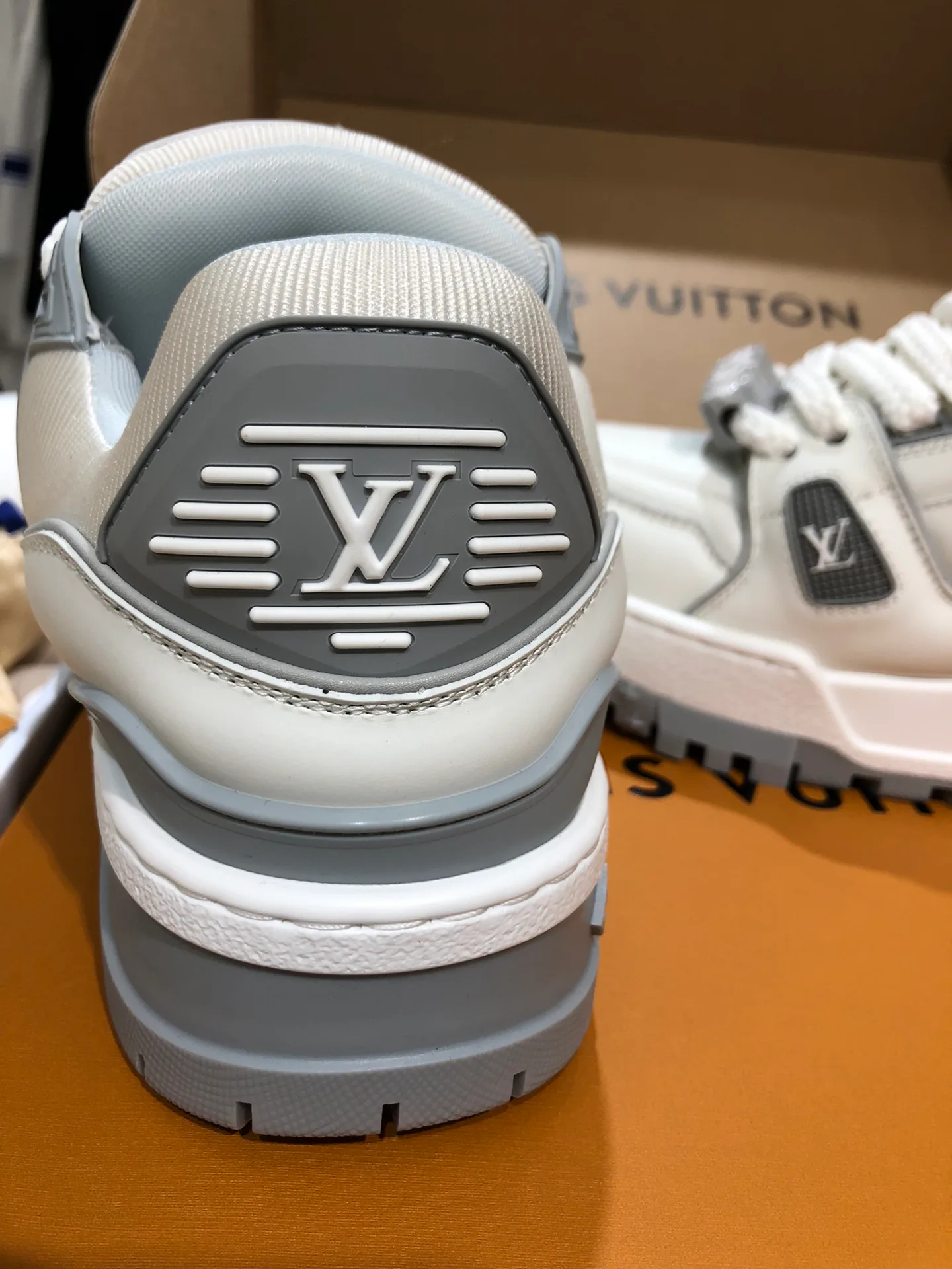 Кроссовки Женские Louis Vuitton 1124348