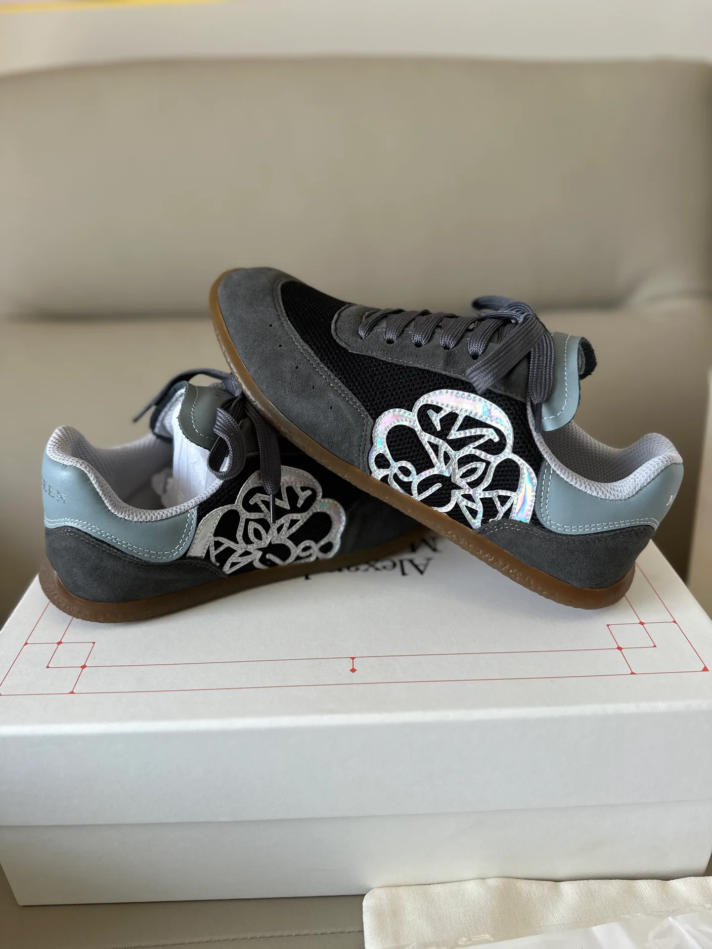Кроссовки Женские Alexander Mcqueen 18616779