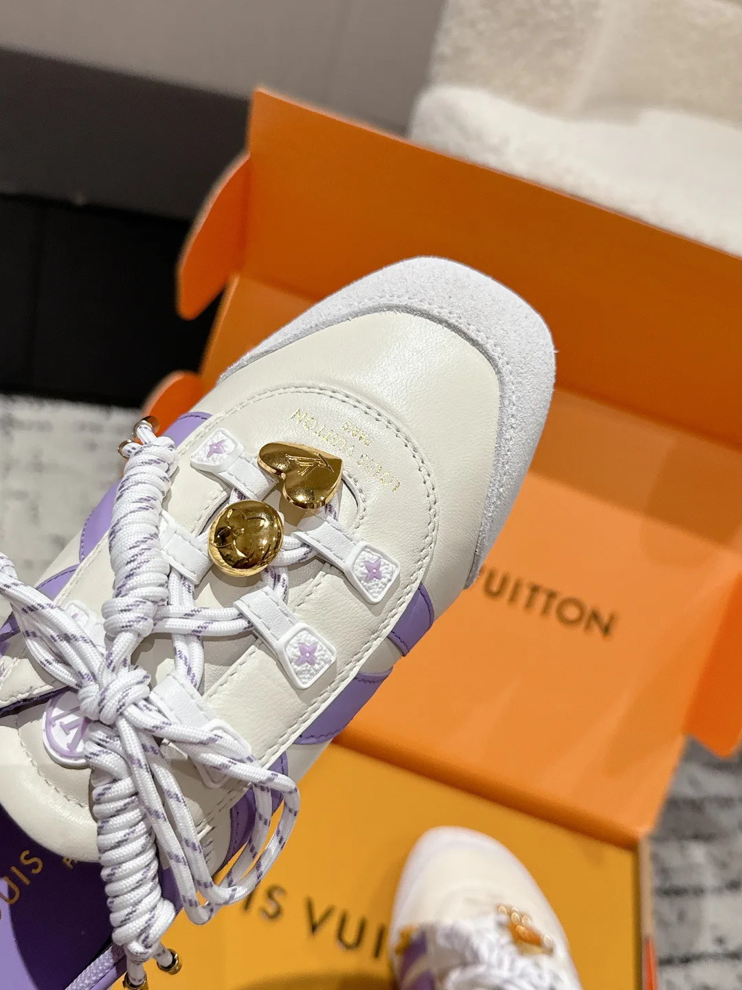 Кроссовки Женские Louis Vuitton 18409719