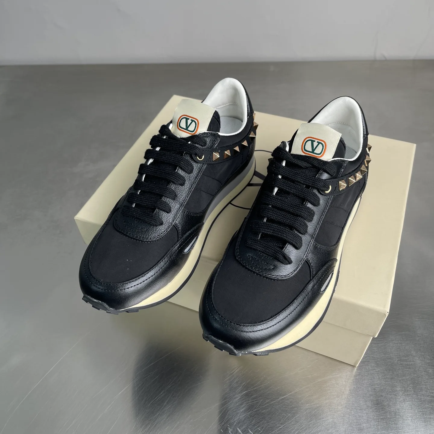 Кроссовки Женские Valentino 18039004