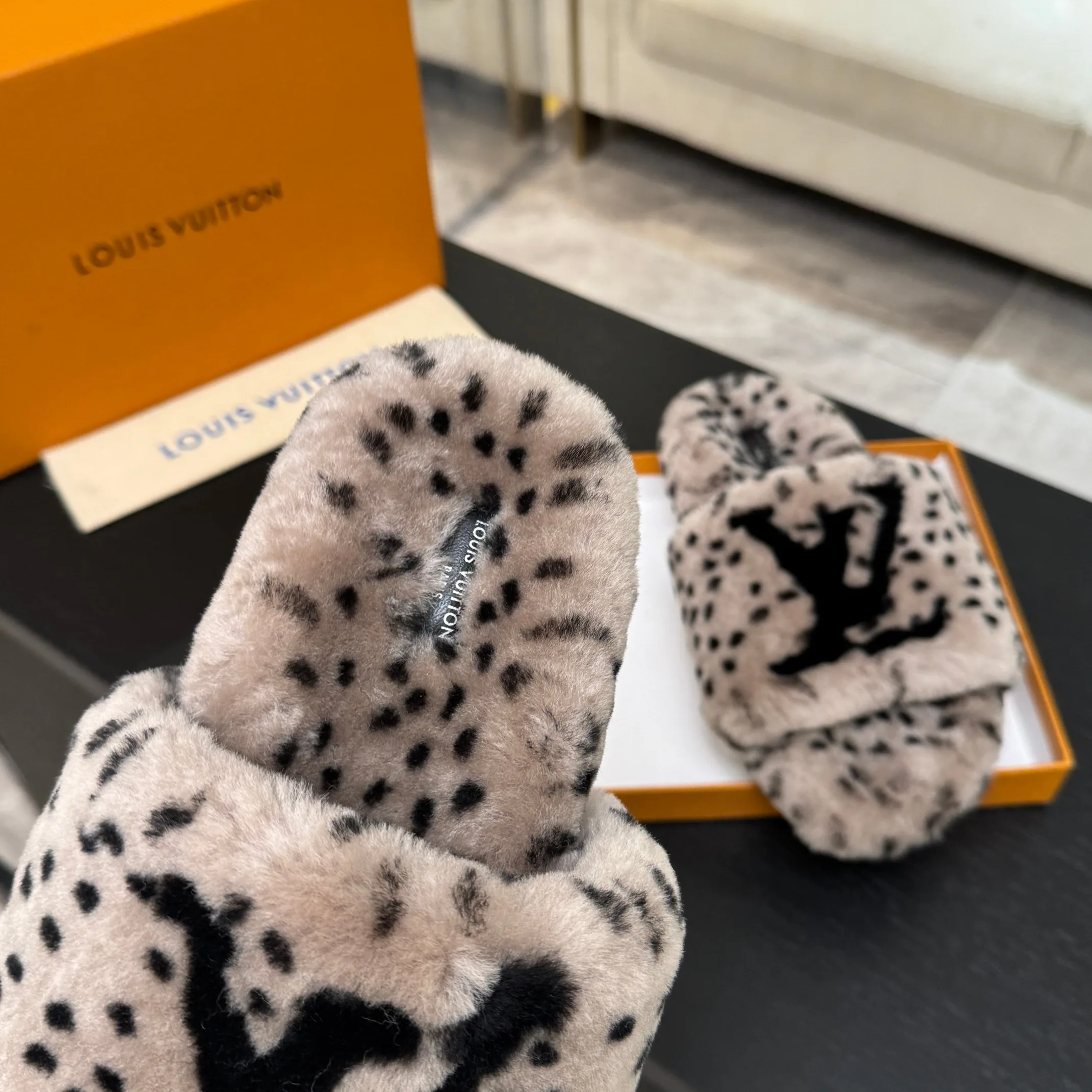 Тапочки Женские Louis Vuitton 18062767