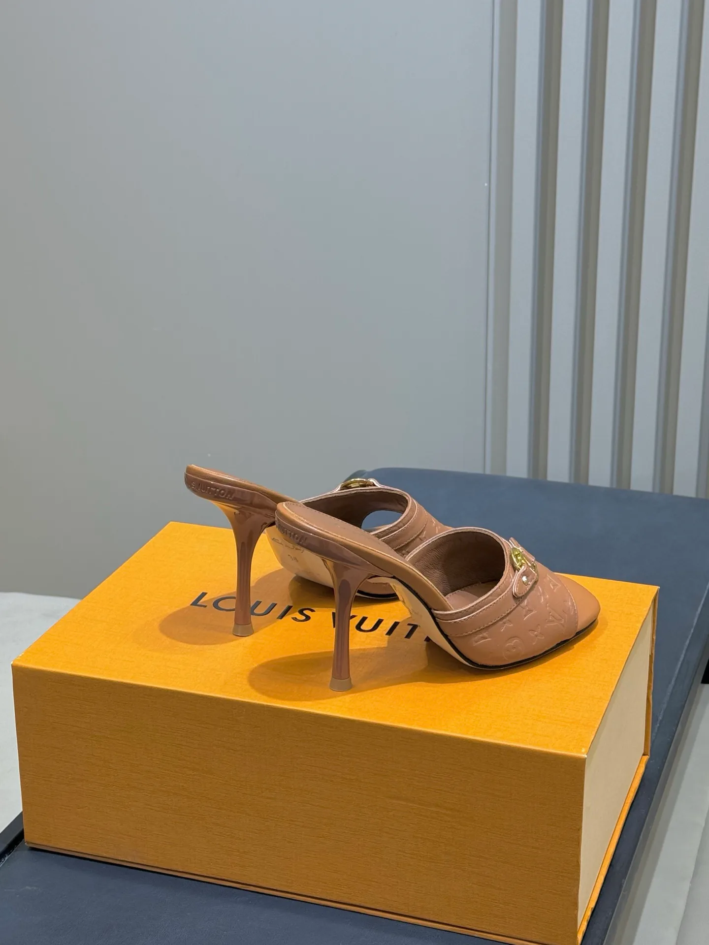 Босоножки Женские Louis Vuitton 1291458