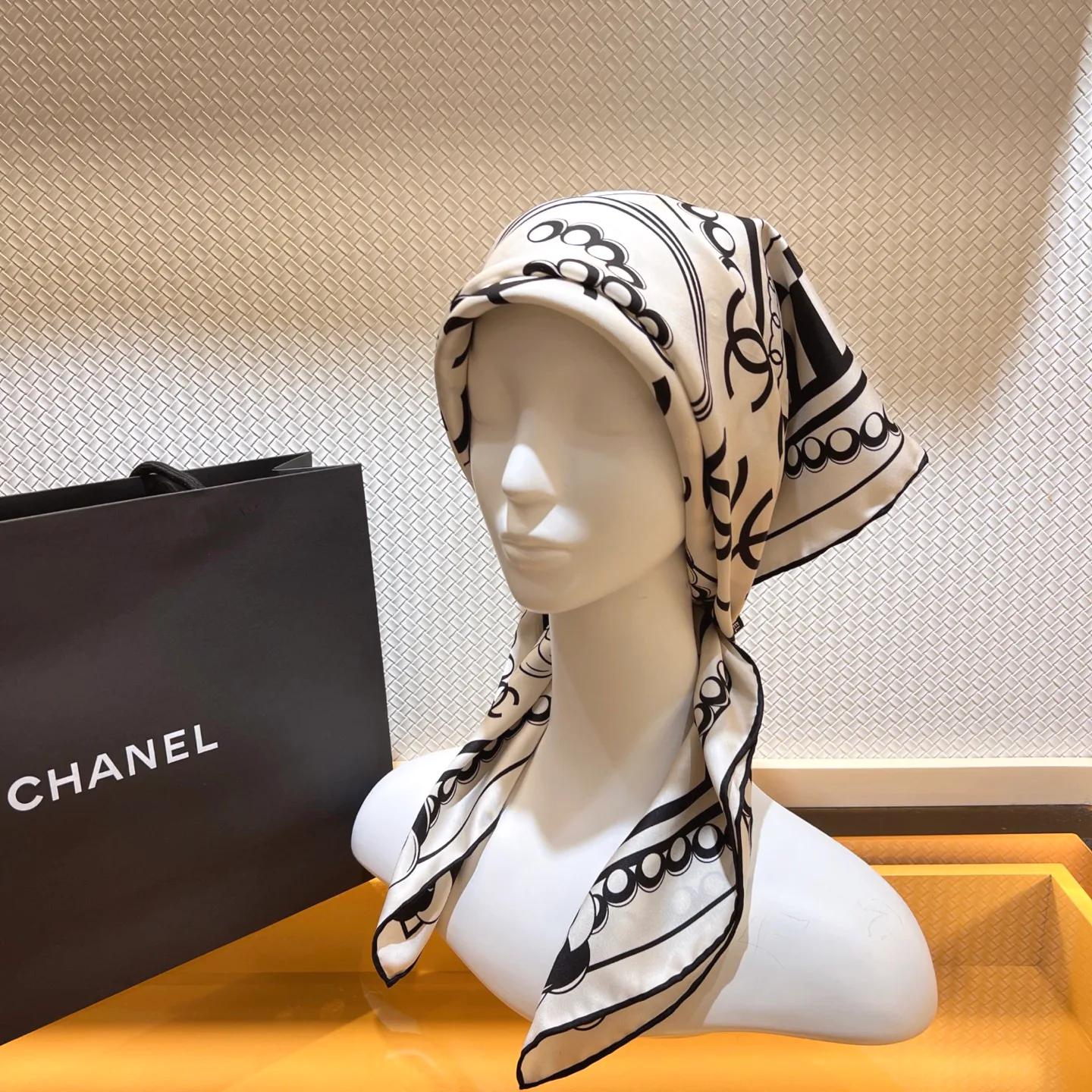 Платки Chanel 5021496