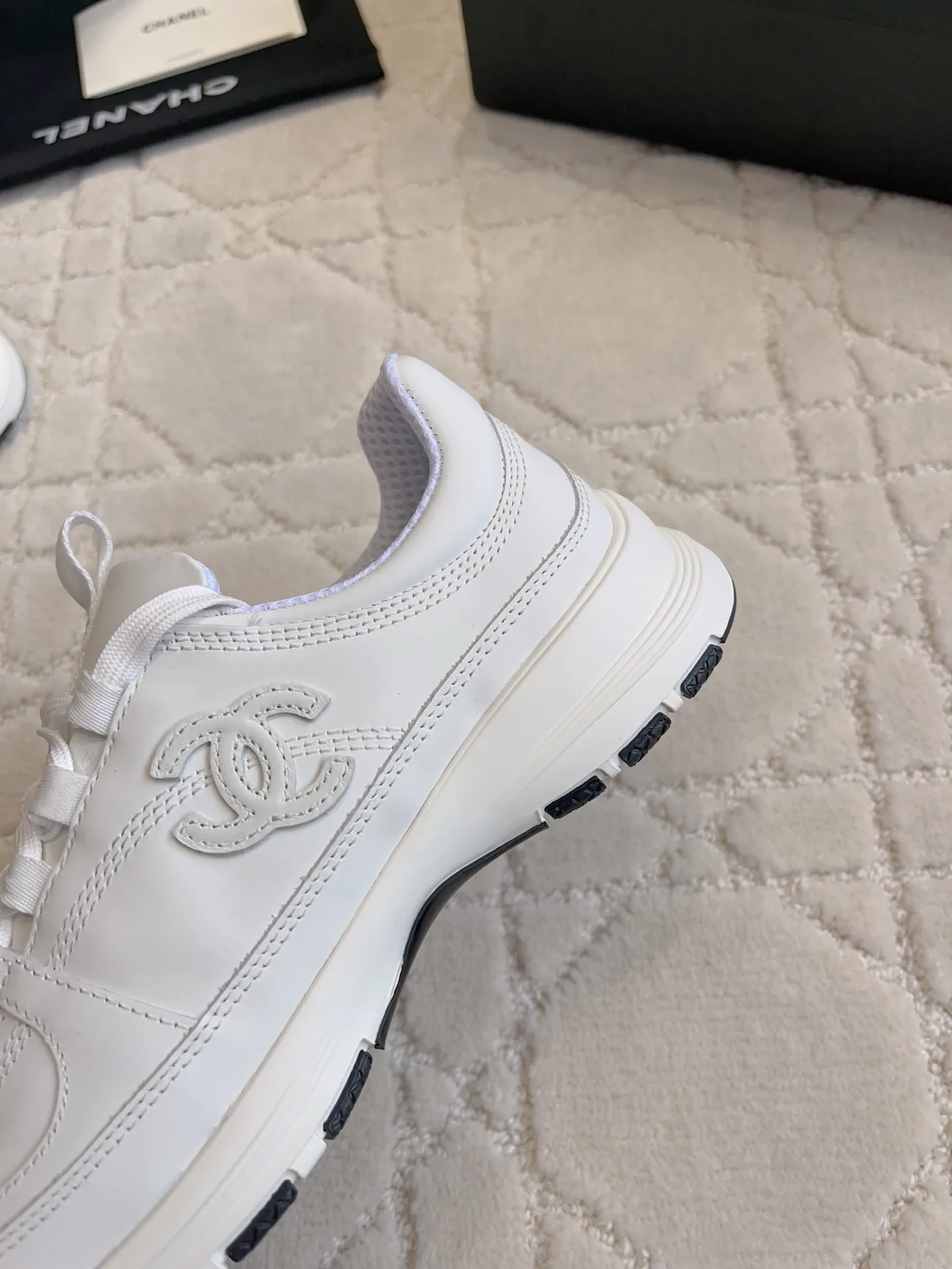 Кроссовки Женские Chanel 17936563