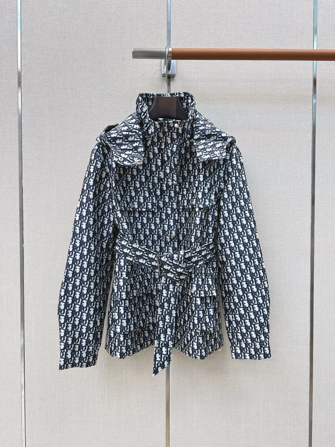 Куртки И Пуховики Женские Christian Dior 18629231
