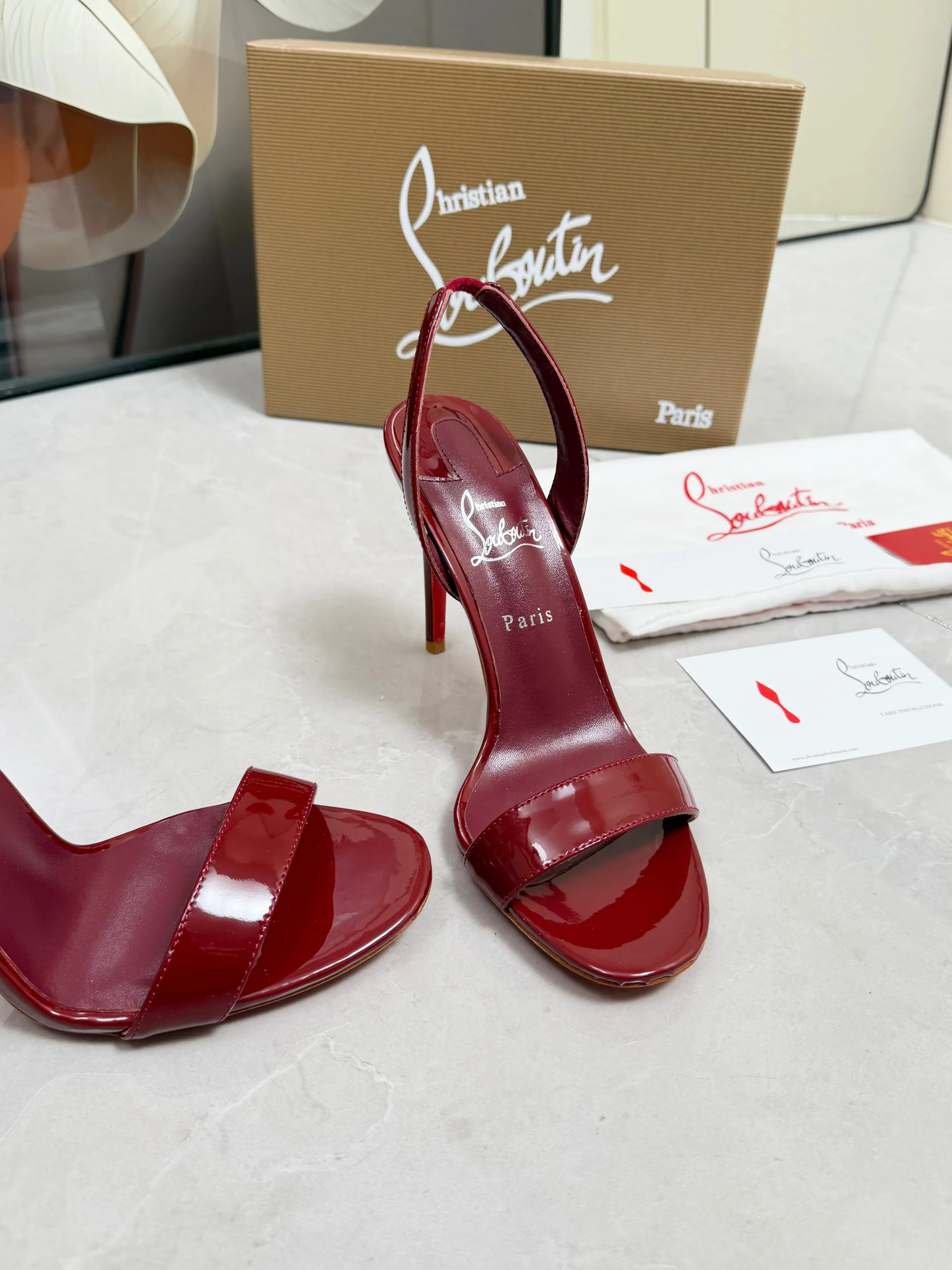 Босоножки Женские Christian Louboutin 18739796