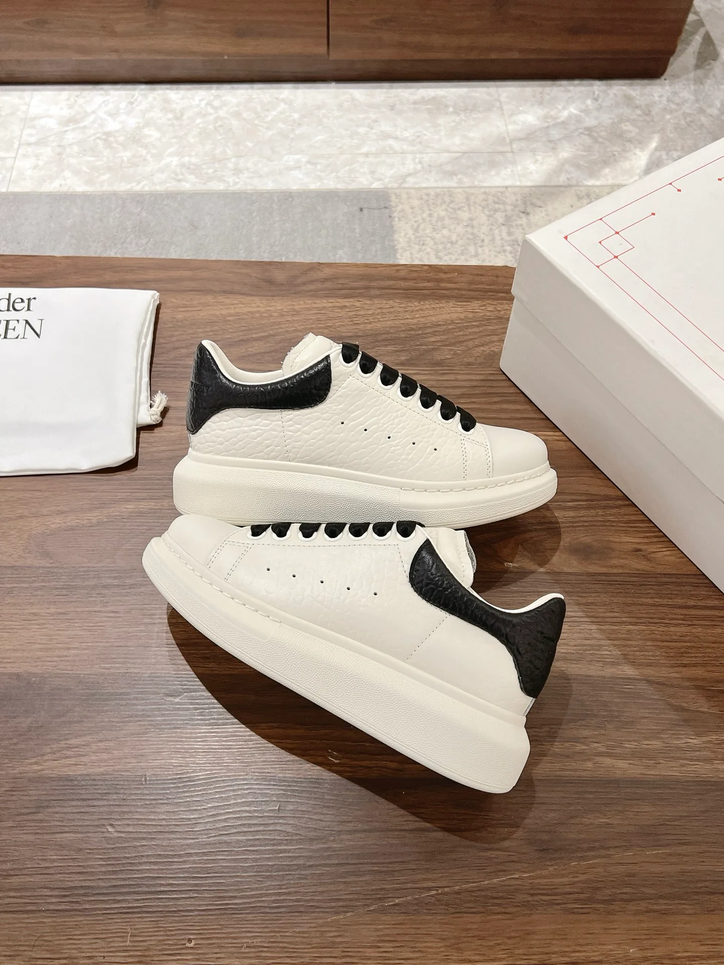 Кроссовки Женские Alexander Mcqueen 3500465