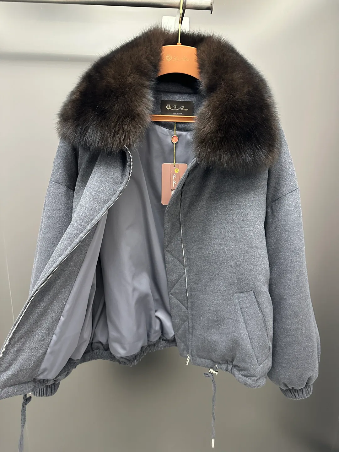 Куртки И Пуховики Женские Loro Piana 18702449