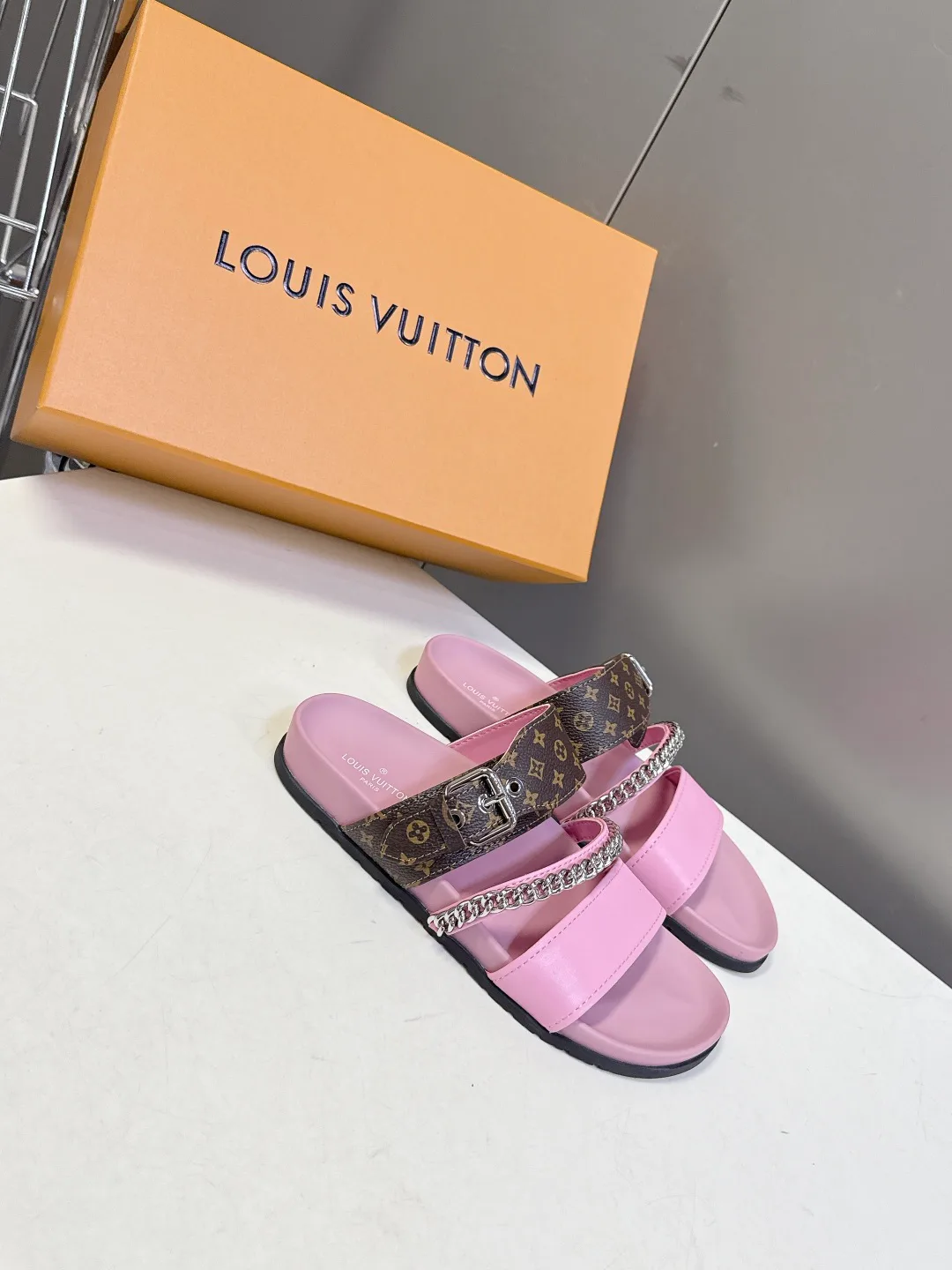 Сандалии Женские Louis Vuitton 13370823