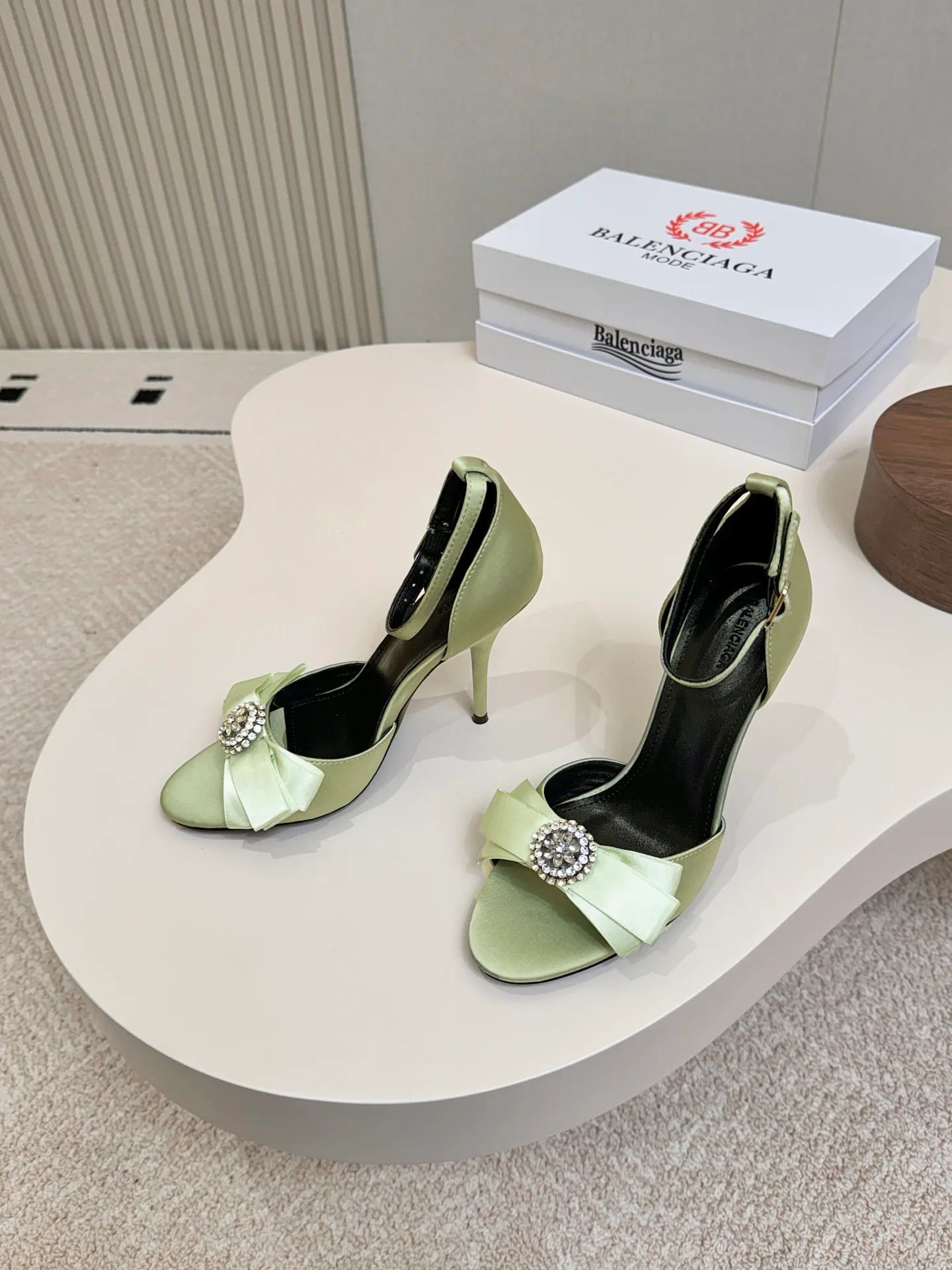 Босоножки Женские Balenciaga 18083173