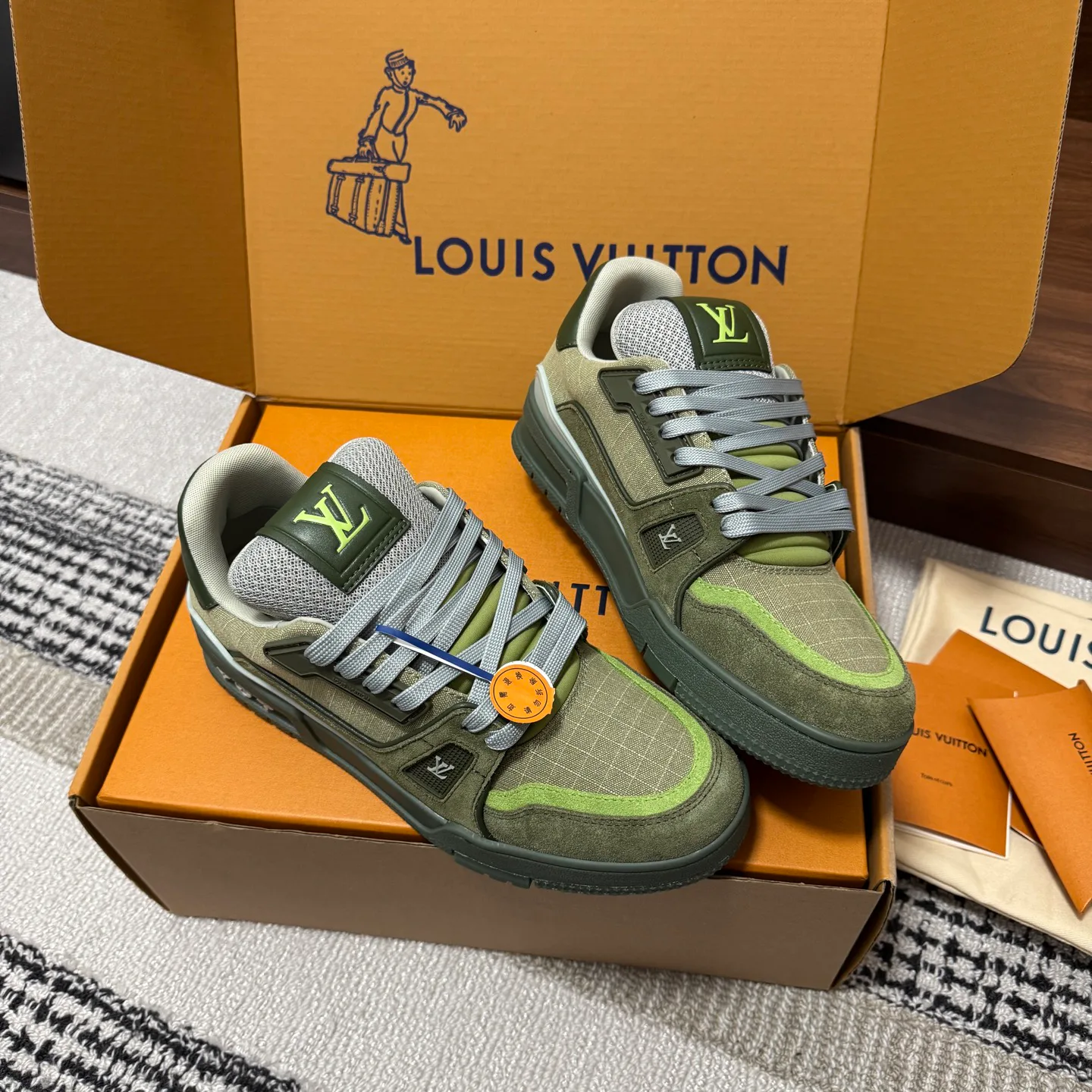 Кроссовки Женские Louis Vuitton 1546836