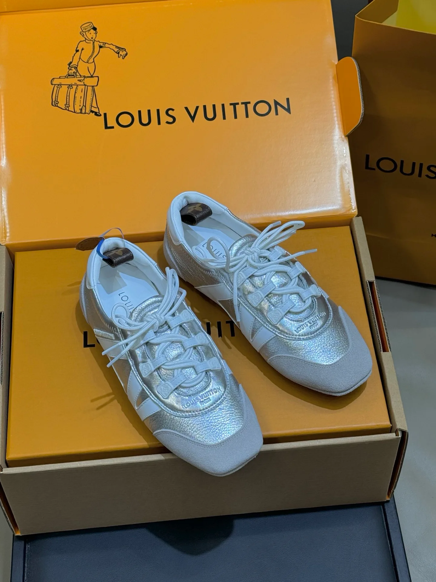 Кроссовки Женские Louis Vuitton 1130737
