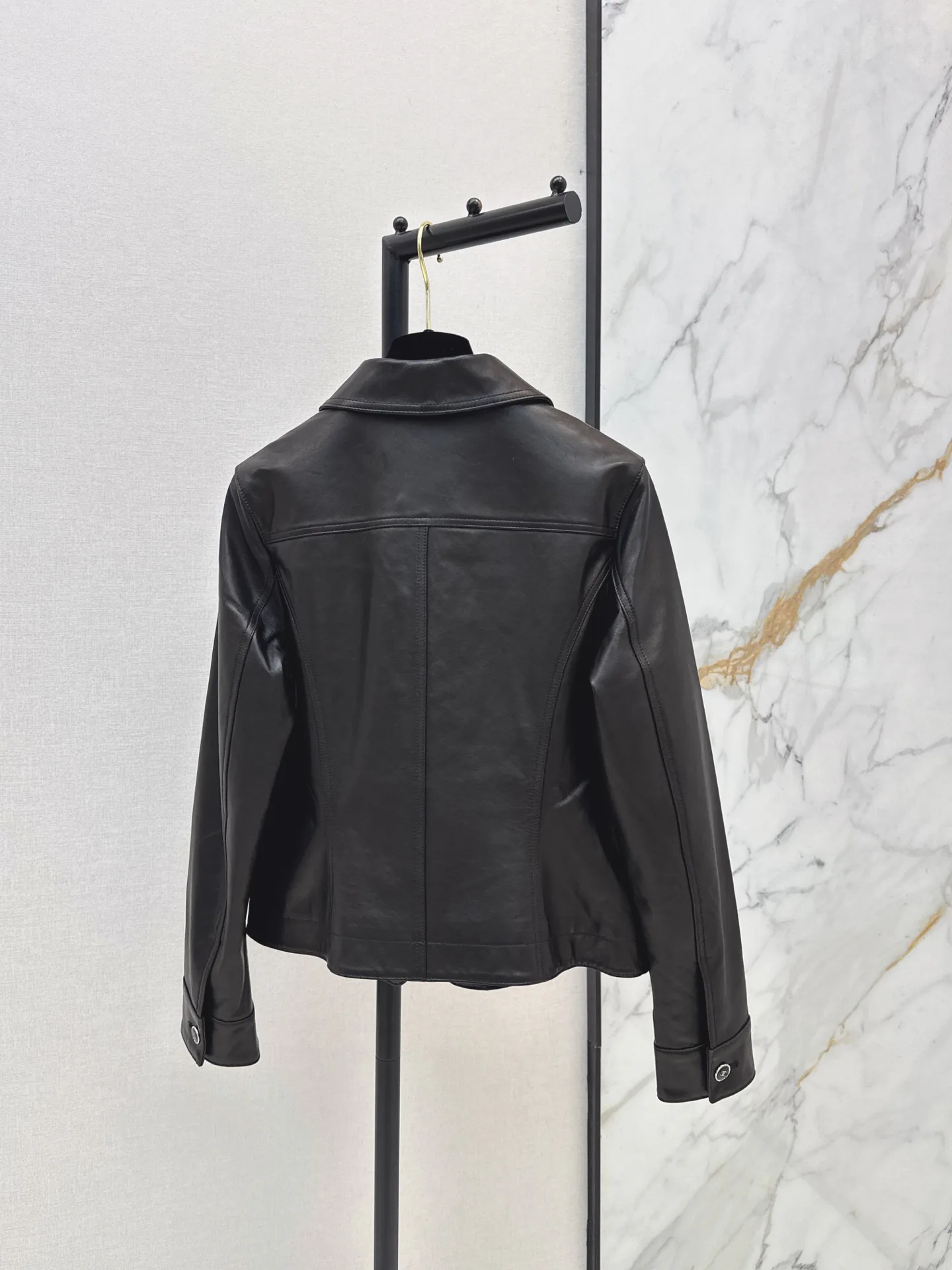 Кожаные Куртки И Дублёнки Женские Chanel 18173023