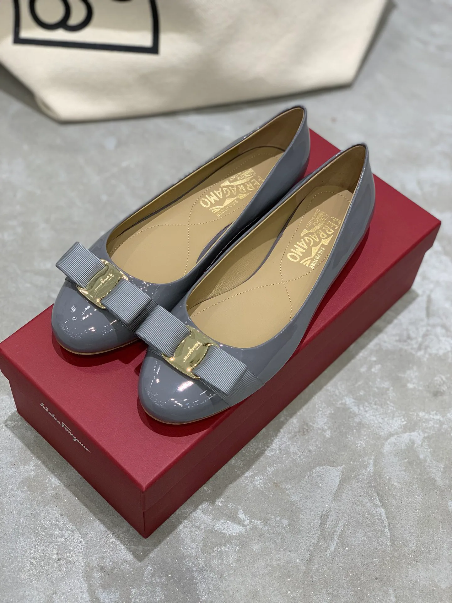 Балетки Женские Salvatore Ferragamo 18340640