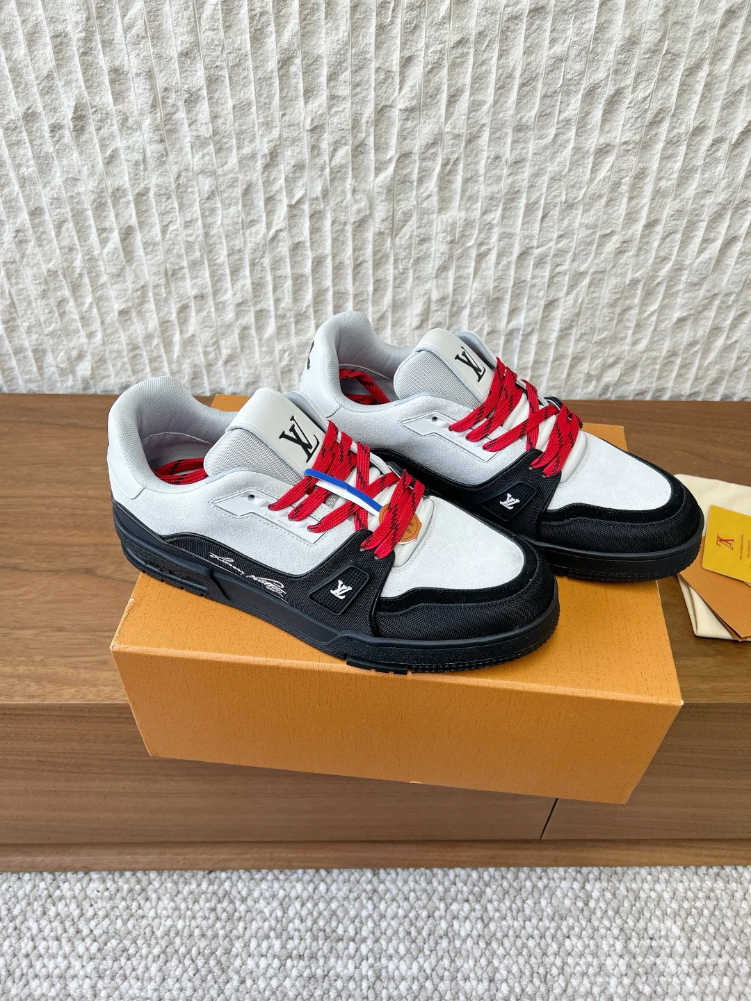 Кроссовки Женские Louis Vuitton 9885137