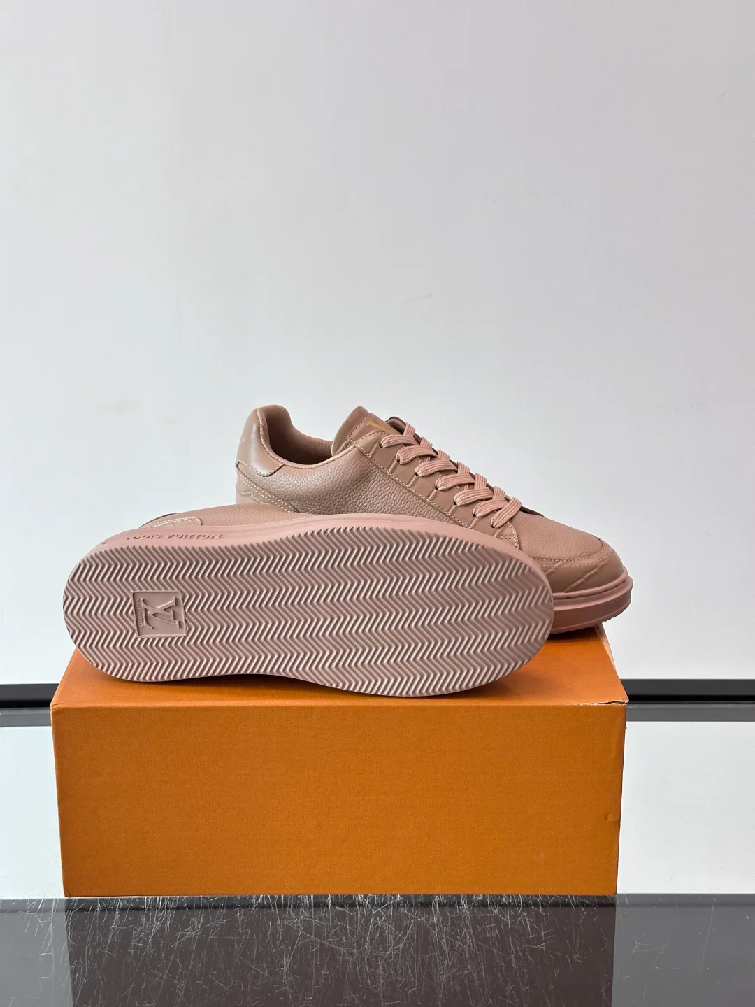 Кроссовки Женские Louis Vuitton 18400578