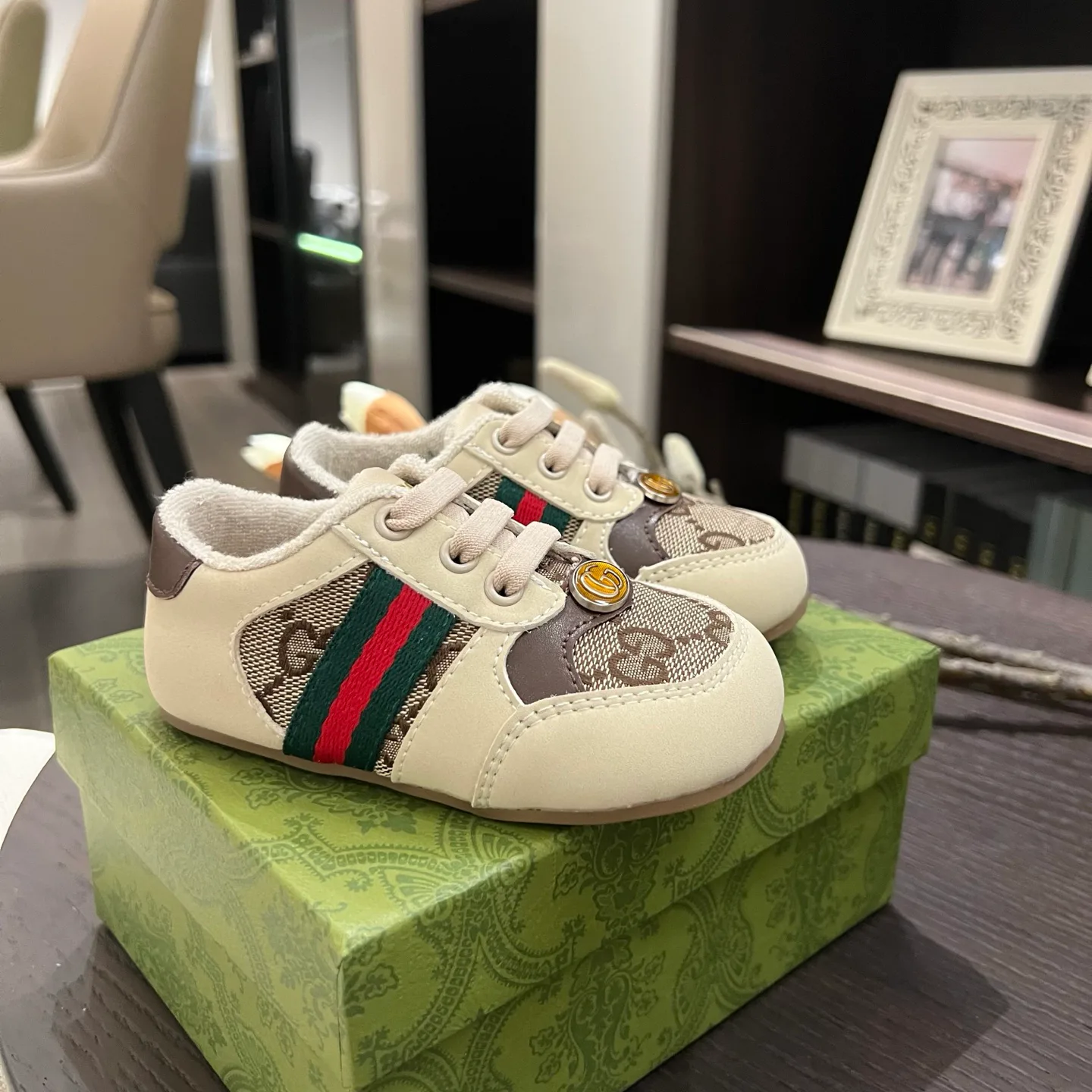 Кроссовки Женские Gucci 18696788